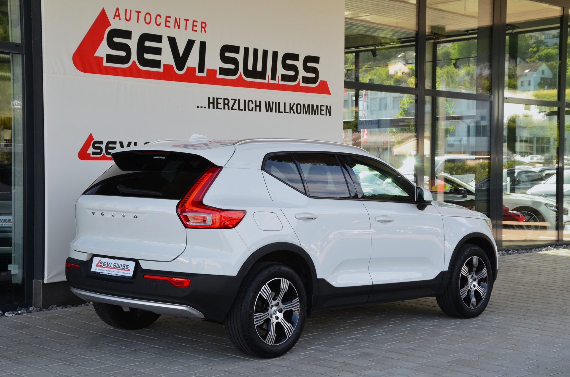 VOLVO XC40 T3 Momentum Geartronic*Ab MFK,1 Jahr oder 20'000km Garantie*-image-4