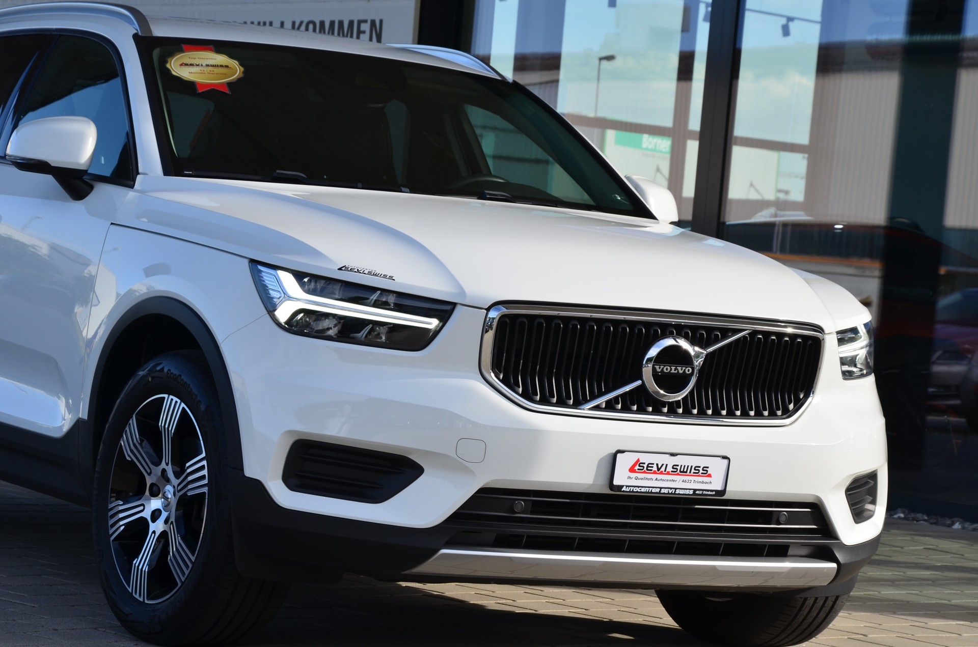 VOLVO XC40 T3 Momentum Geartronic*Ab MFK,1 Jahr oder 20'000km Garantie*-image-2