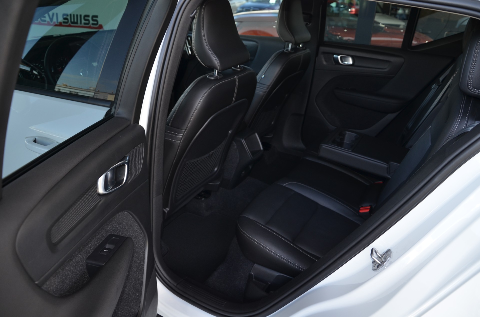 VOLVO XC40 T3 Momentum Geartronic*Ab MFK,1 Jahr oder 20'000km Garantie*-image-11