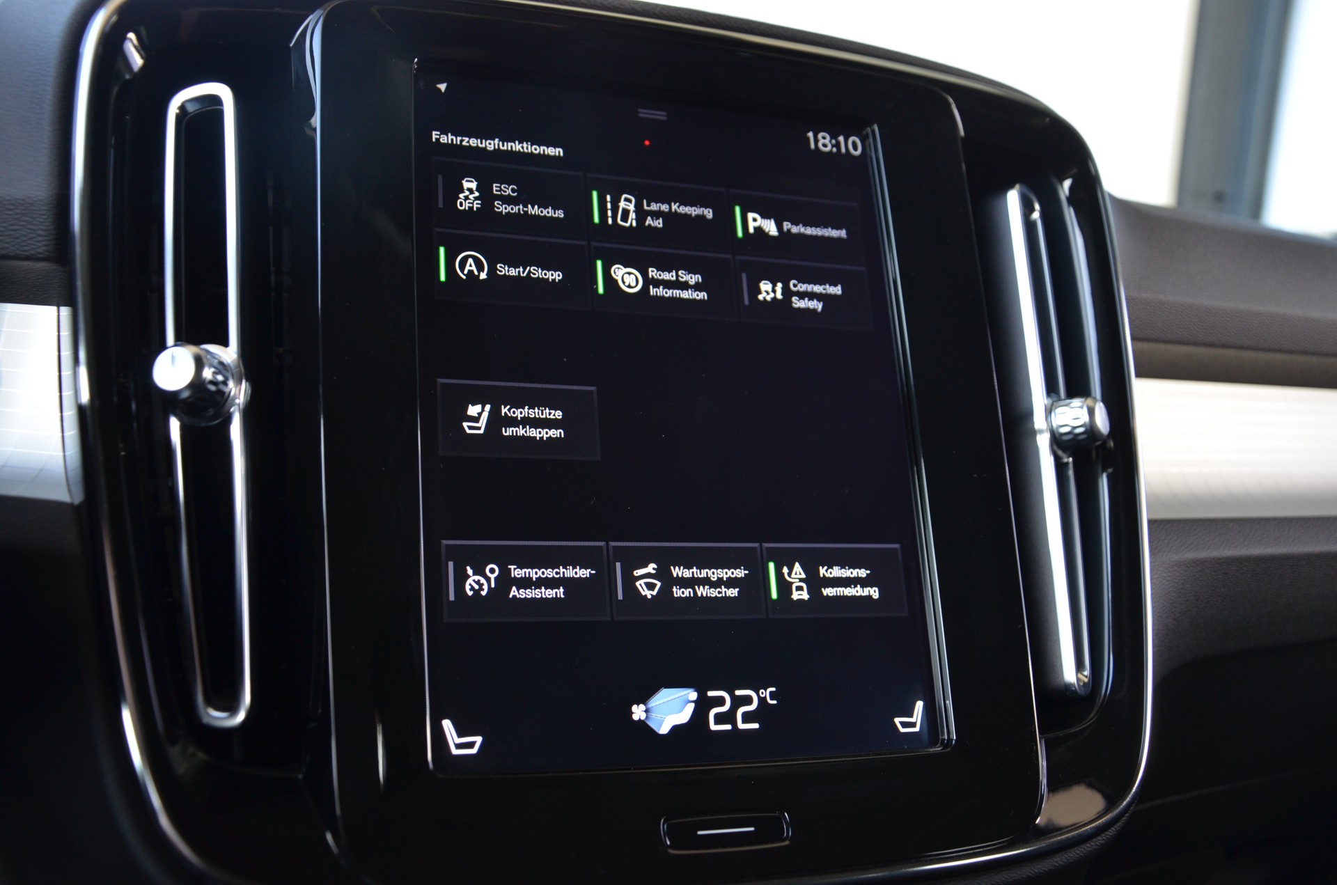 VOLVO XC40 T3 Momentum Geartronic*Ab MFK,1 Jahr oder 20'000km Garantie*-image-15