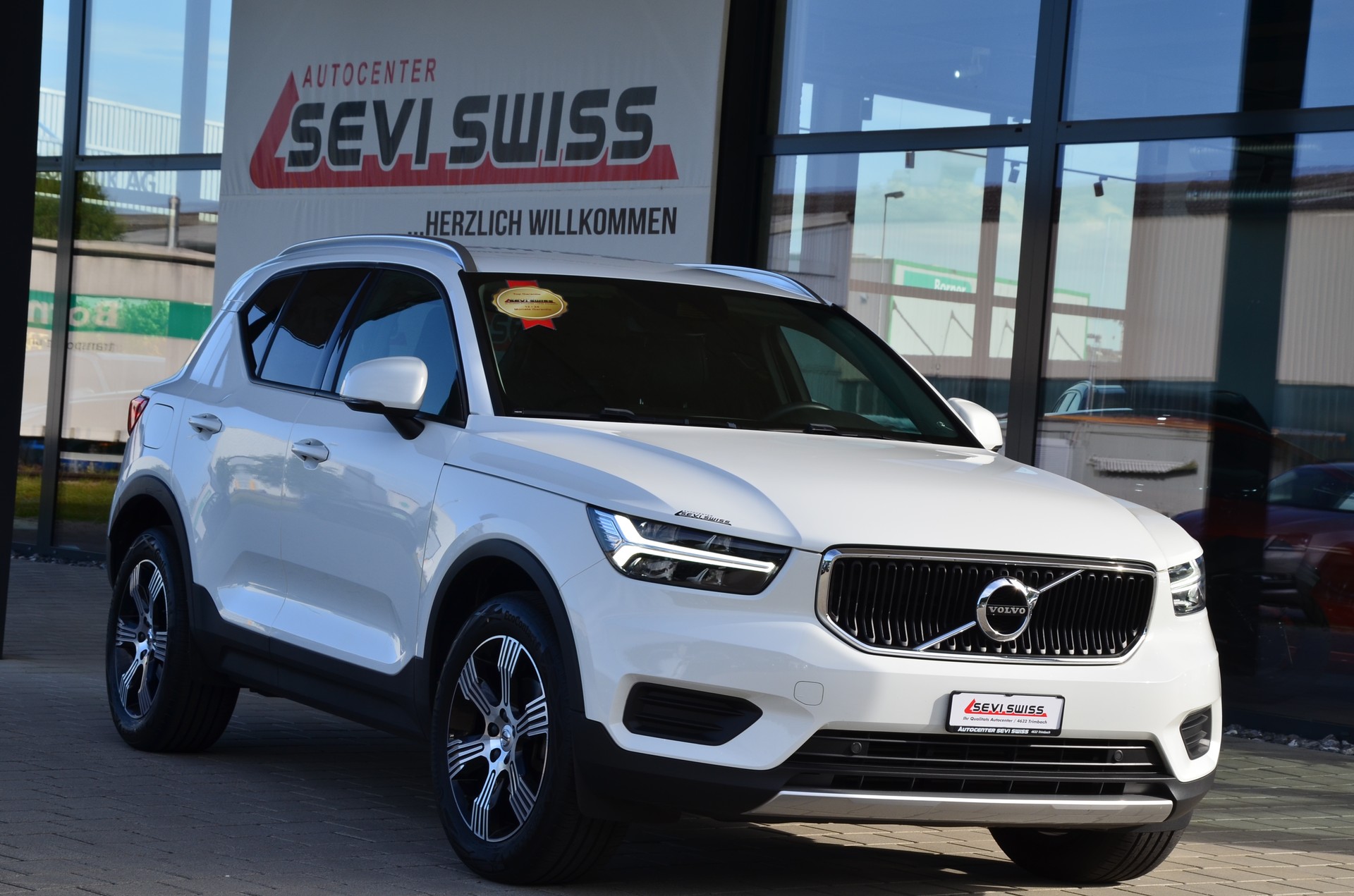 VOLVO XC40 T3 Momentum Geartronic*Ab MFK,1 Jahr oder 20'000km Garantie*-image-1