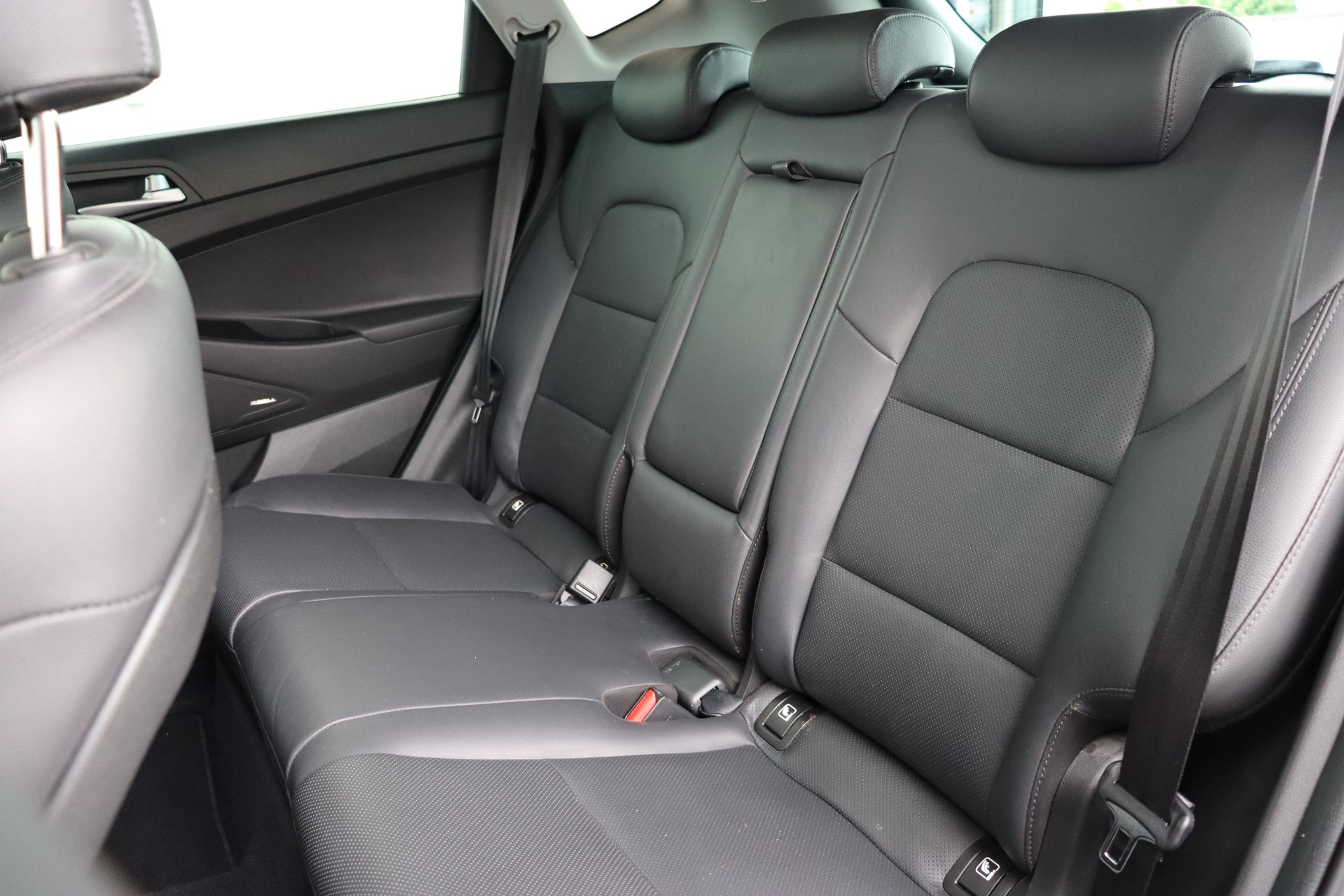 HYUNDAI TUCSON 2.0 CRDI VERTEX 4WD AUTOMATIC ** FAHRASSISTENZ-PAKET ** 360-GRAD PARK-PAKET ** PANO-DACH **-image-17