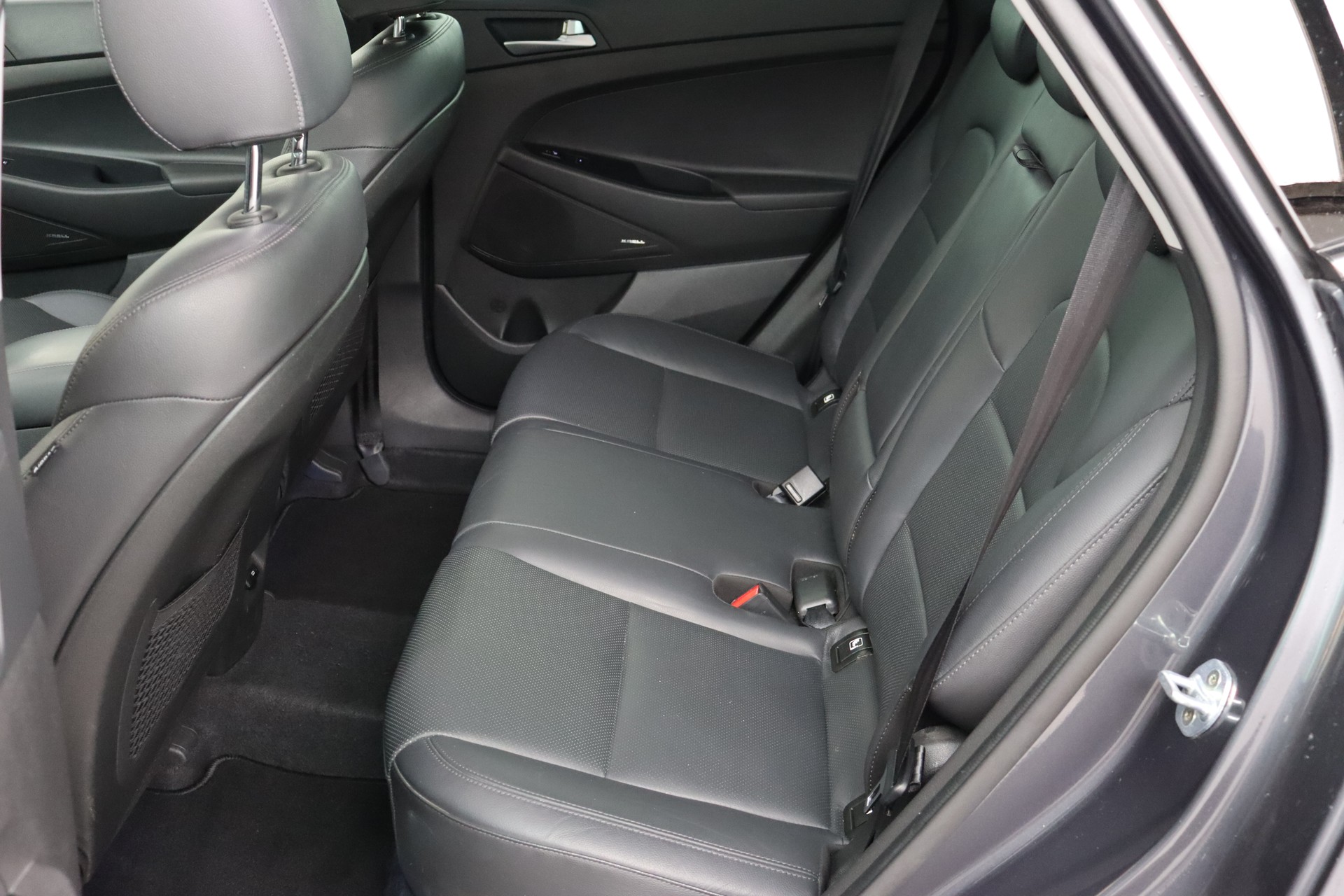 HYUNDAI TUCSON 2.0 CRDI VERTEX 4WD AUTOMATIC ** FAHRASSISTENZ-PAKET ** 360-GRAD PARK-PAKET ** PANO-DACH **-image-18