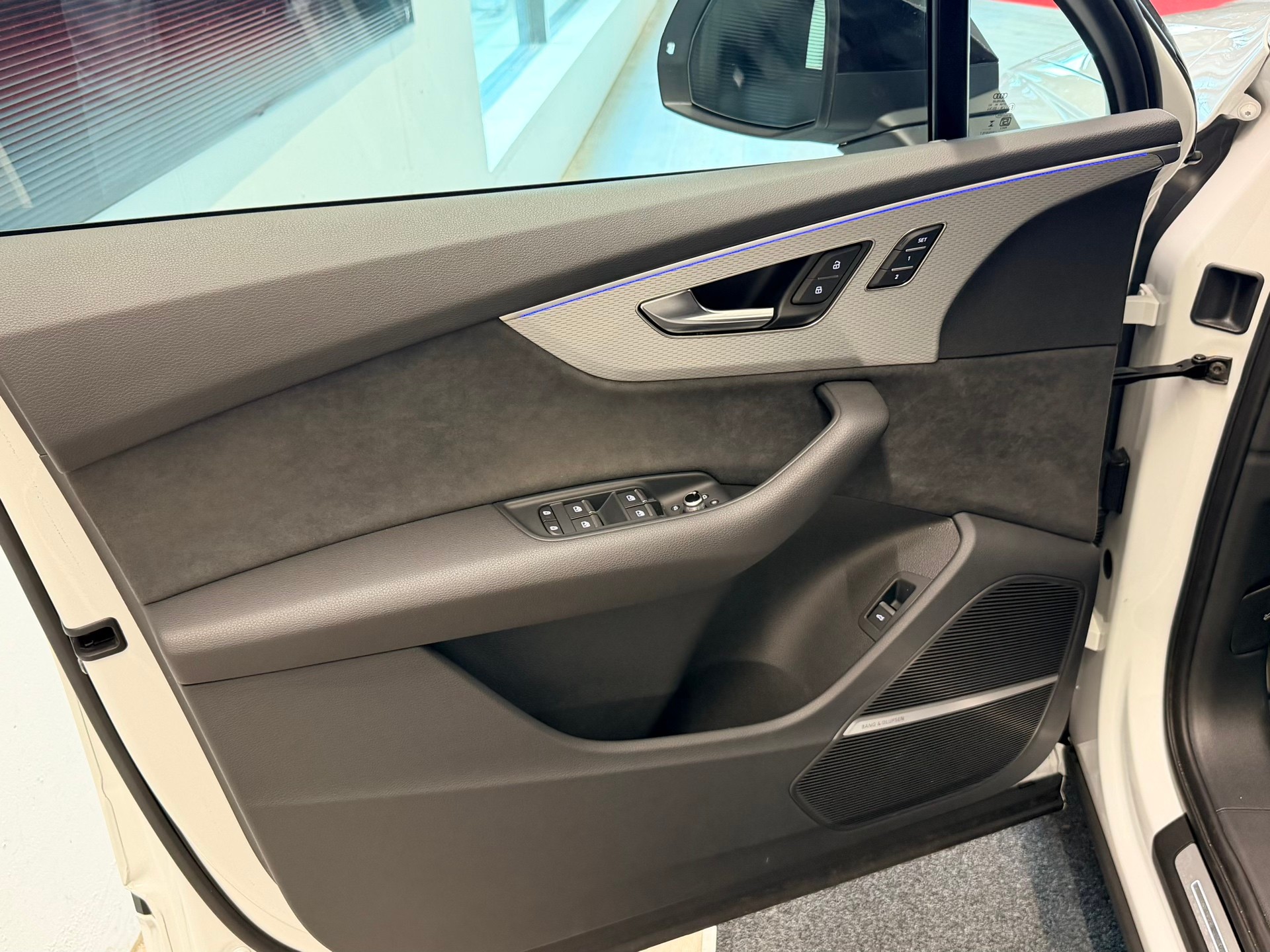 AUDI SQ7 TFSI quattro tiptronic-image-12