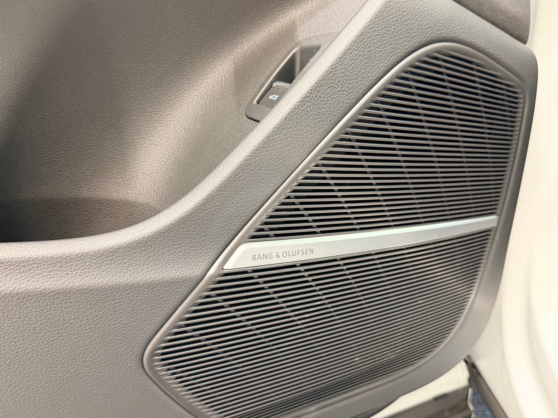 AUDI SQ7 TFSI quattro tiptronic-image-14