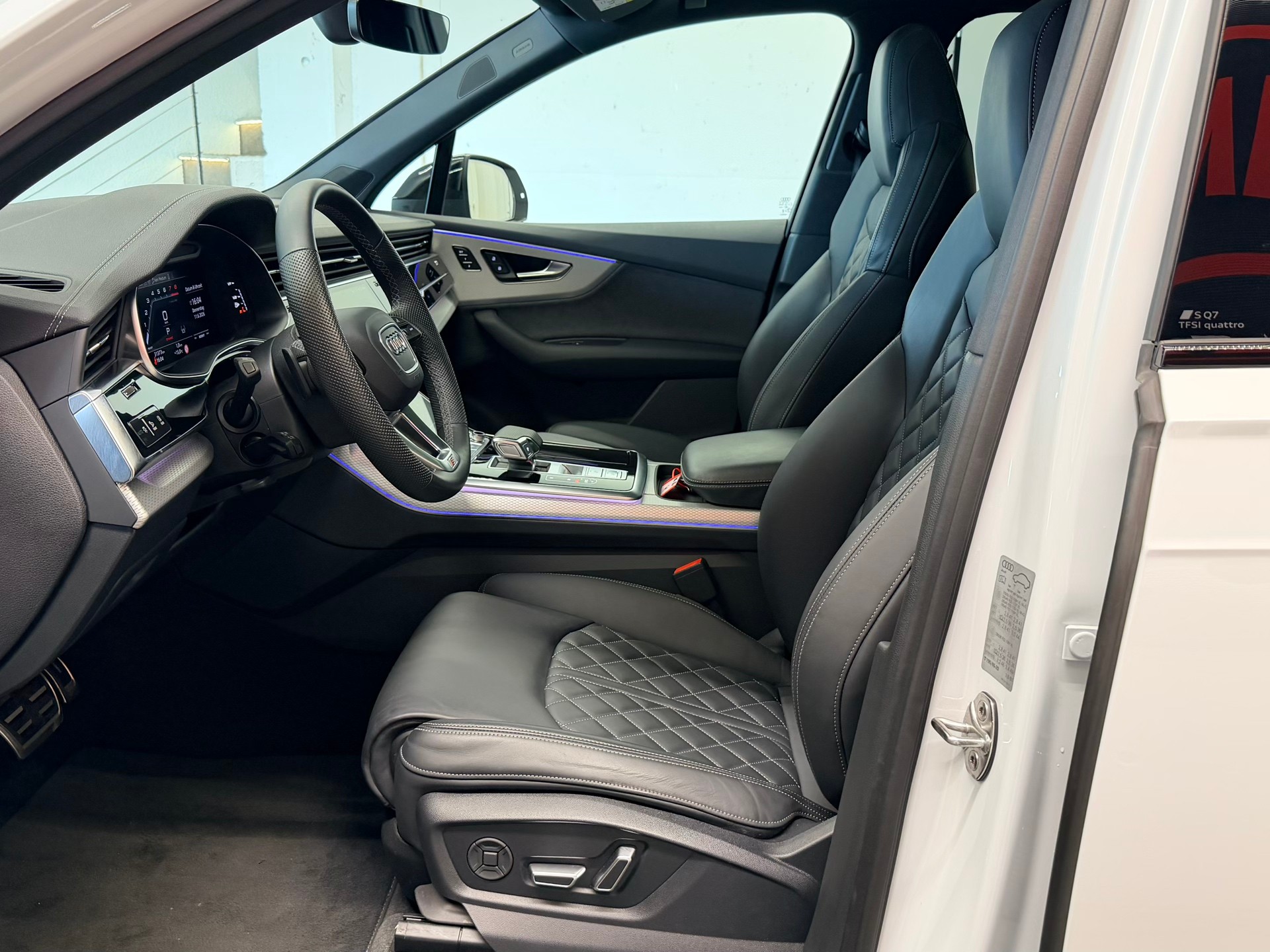 AUDI SQ7 TFSI quattro tiptronic-image-15