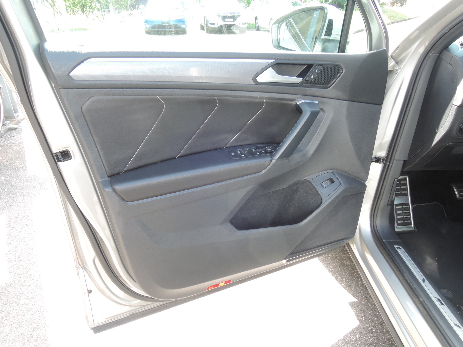 VW Tiguan 2.0TSI Offroad 4M 4Motion DSG-image-5