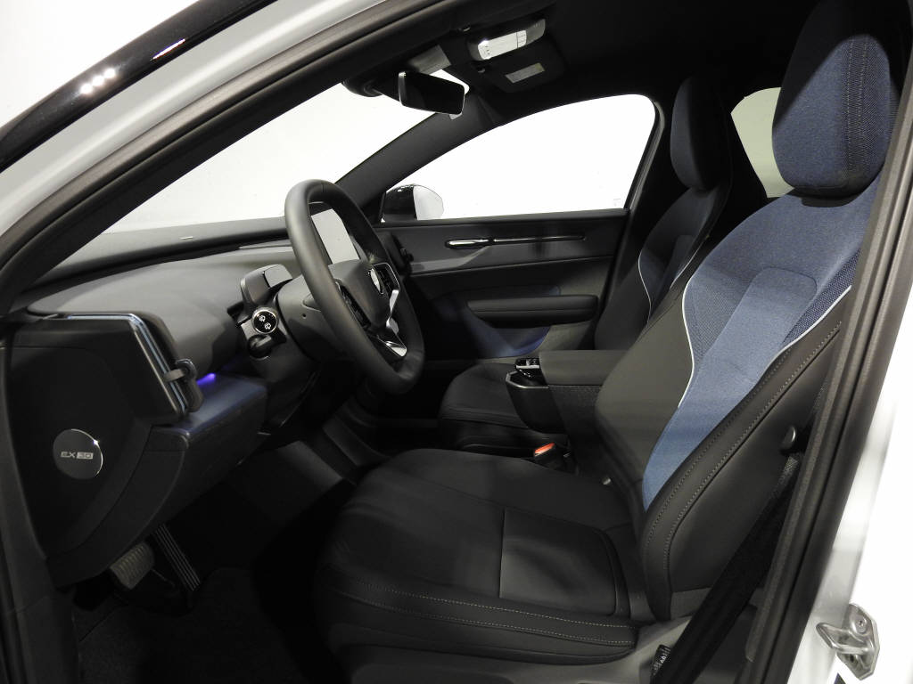 VOLVO EX 30 E60 Plus-image-9