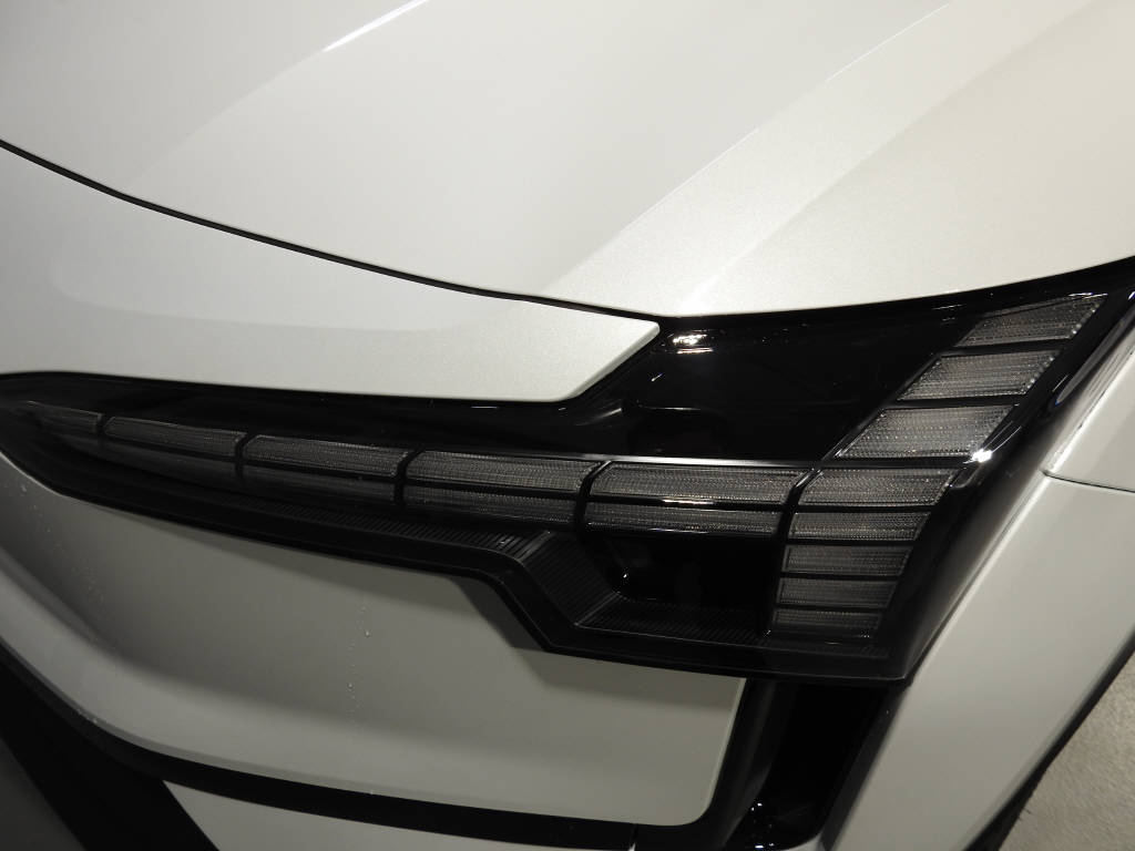 VOLVO EX 30 E60 Plus-image-11