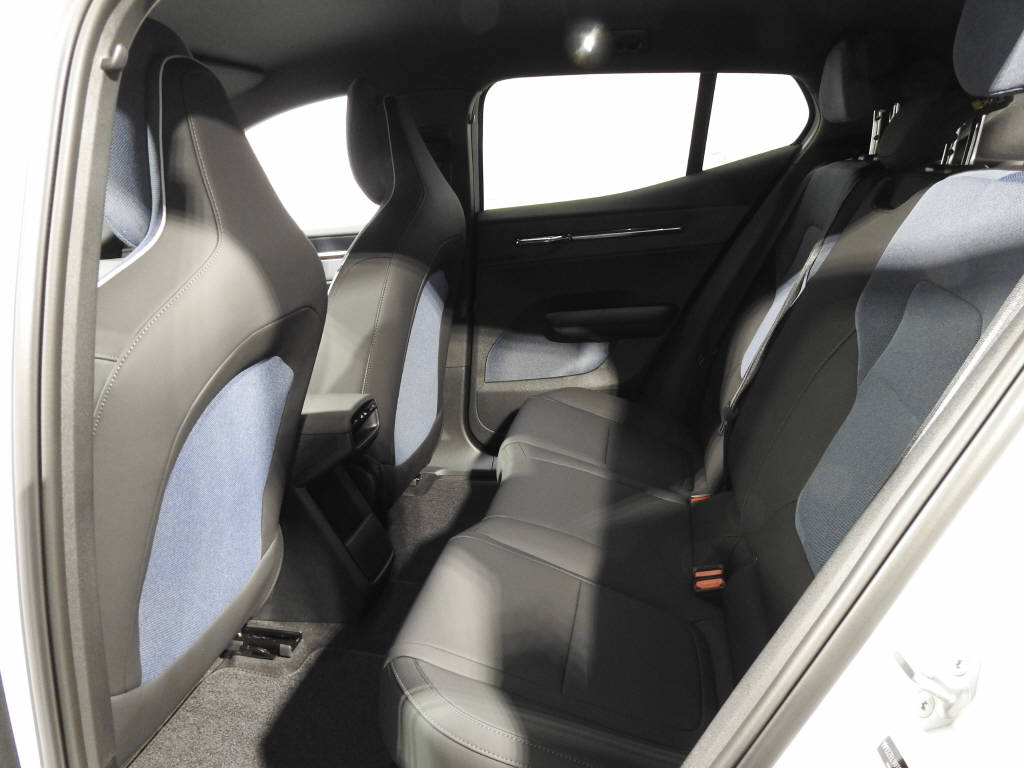 VOLVO EX 30 E60 Plus-image-10