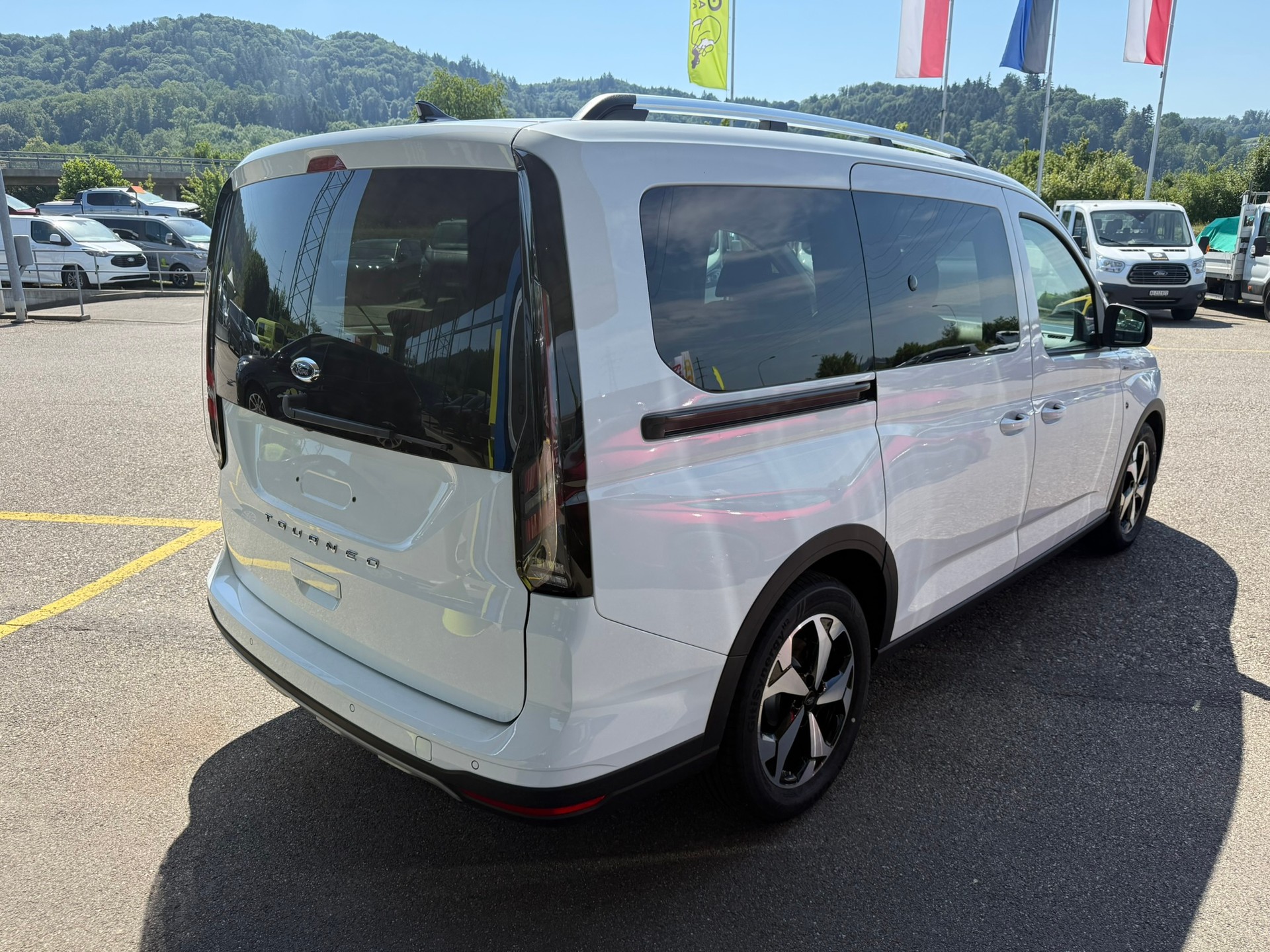 FORD Grand Tourneo Connect 2.0 EcoBlue Active Automat-image-5