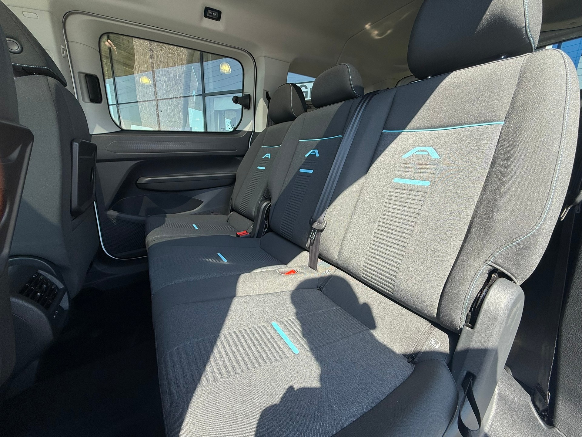 FORD Grand Tourneo Connect 2.0 EcoBlue Active Automat-image-7
