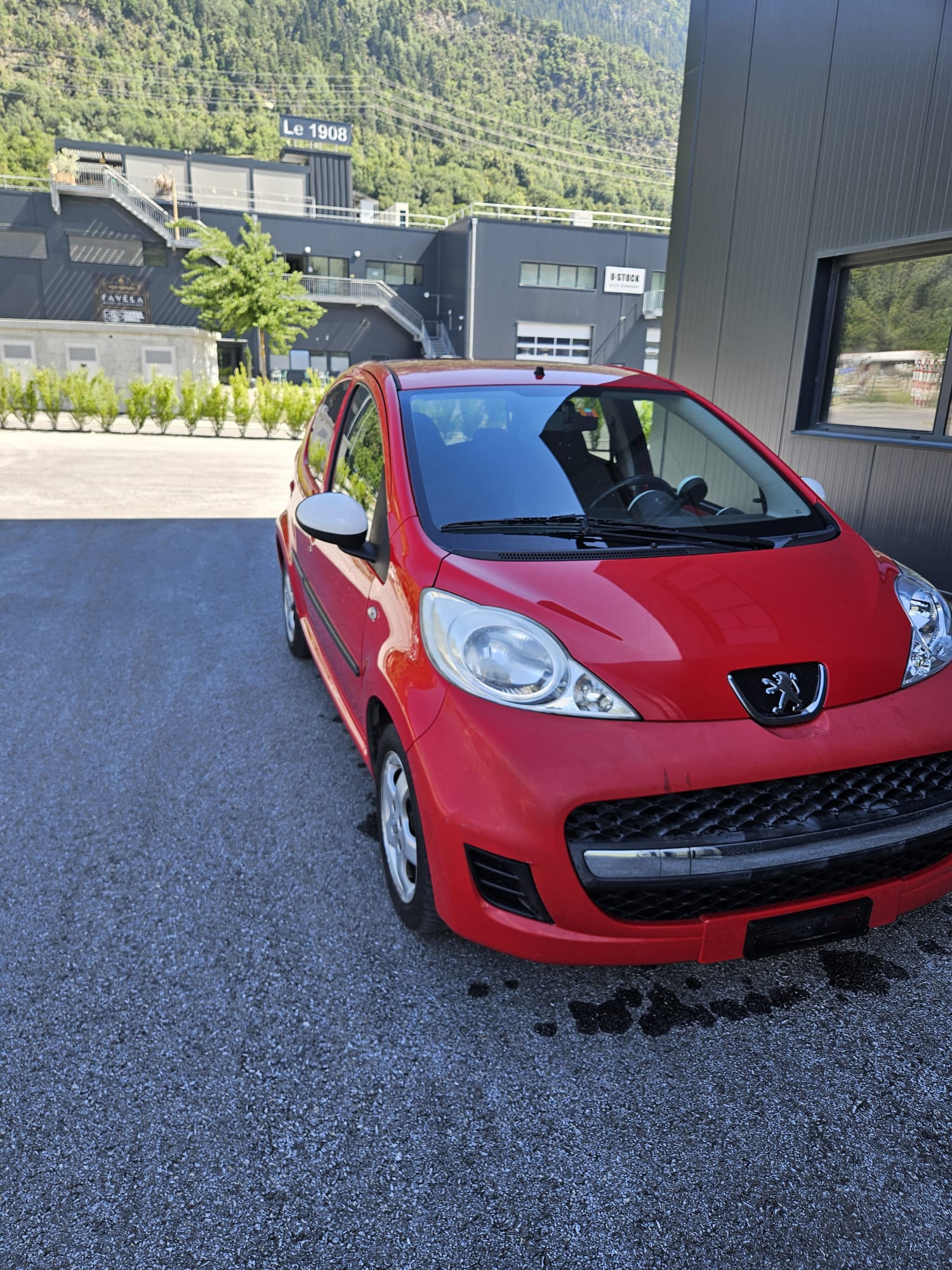 PEUGEOT 1.0 Swiss Edition-image-1