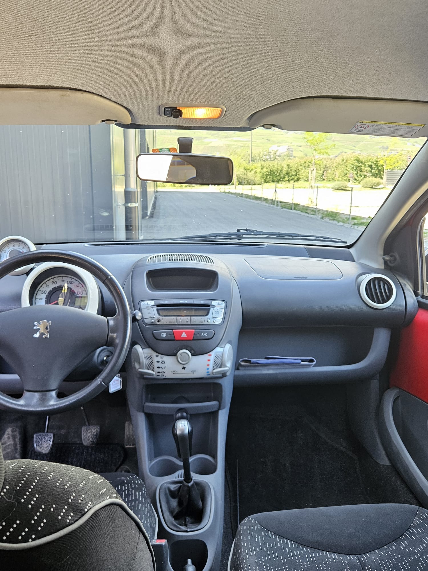 PEUGEOT 1.0 Swiss Edition-image-4