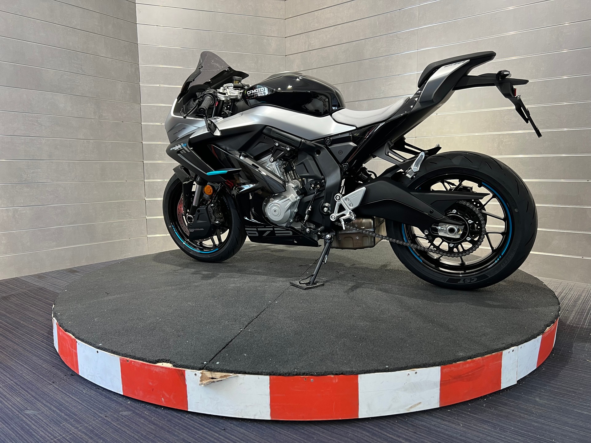 CF MOTO 675 SR-R-showroom-element-2