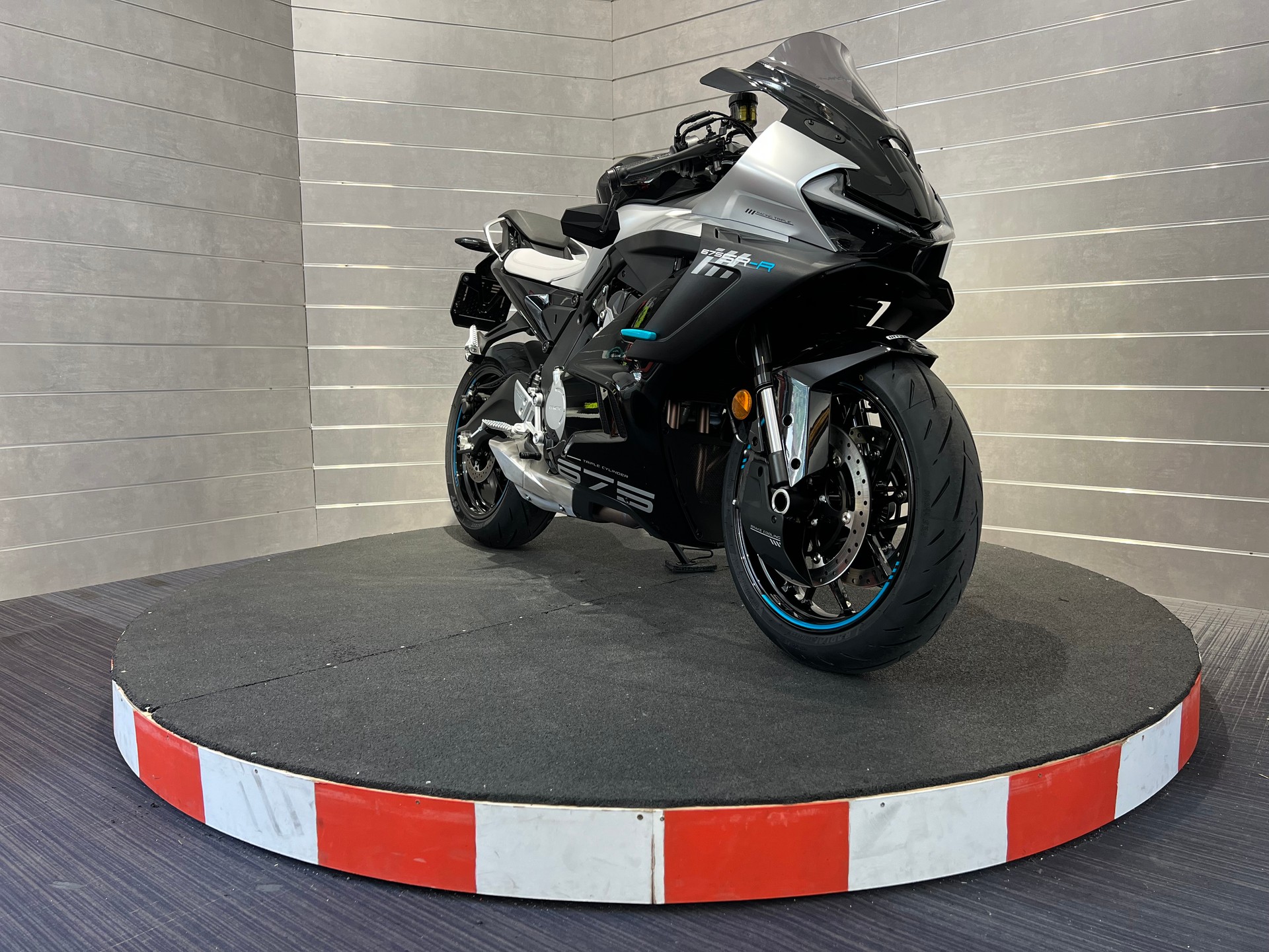 CF MOTO 675 SR-R-image-7