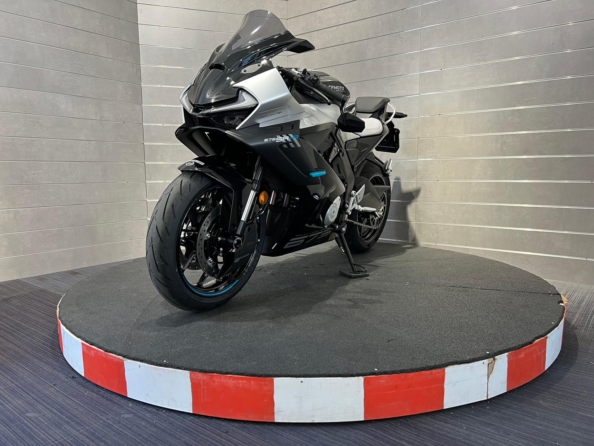 CF MOTO 675 SR-R