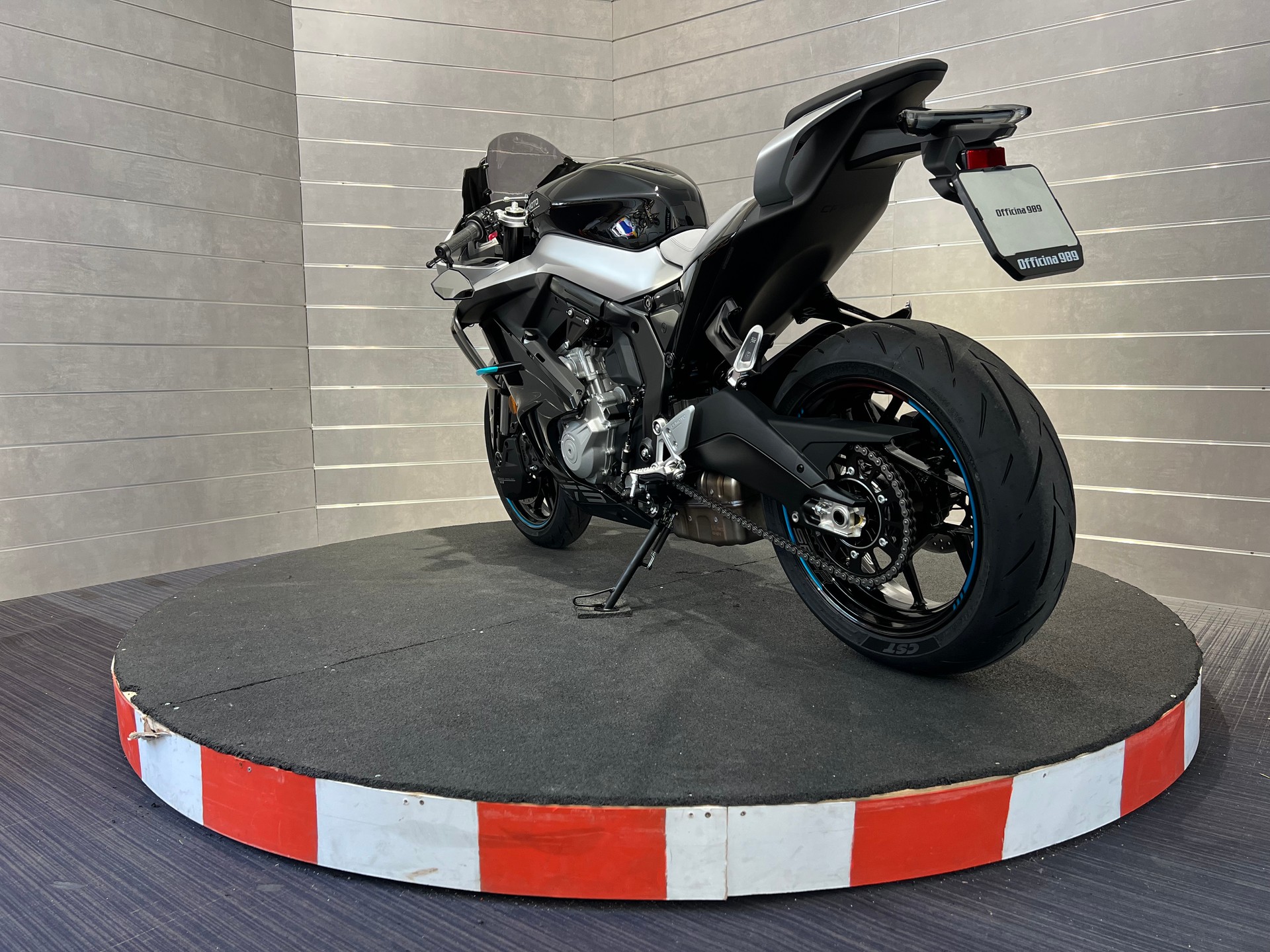 CF MOTO 675 SR-R-showroom-element-3