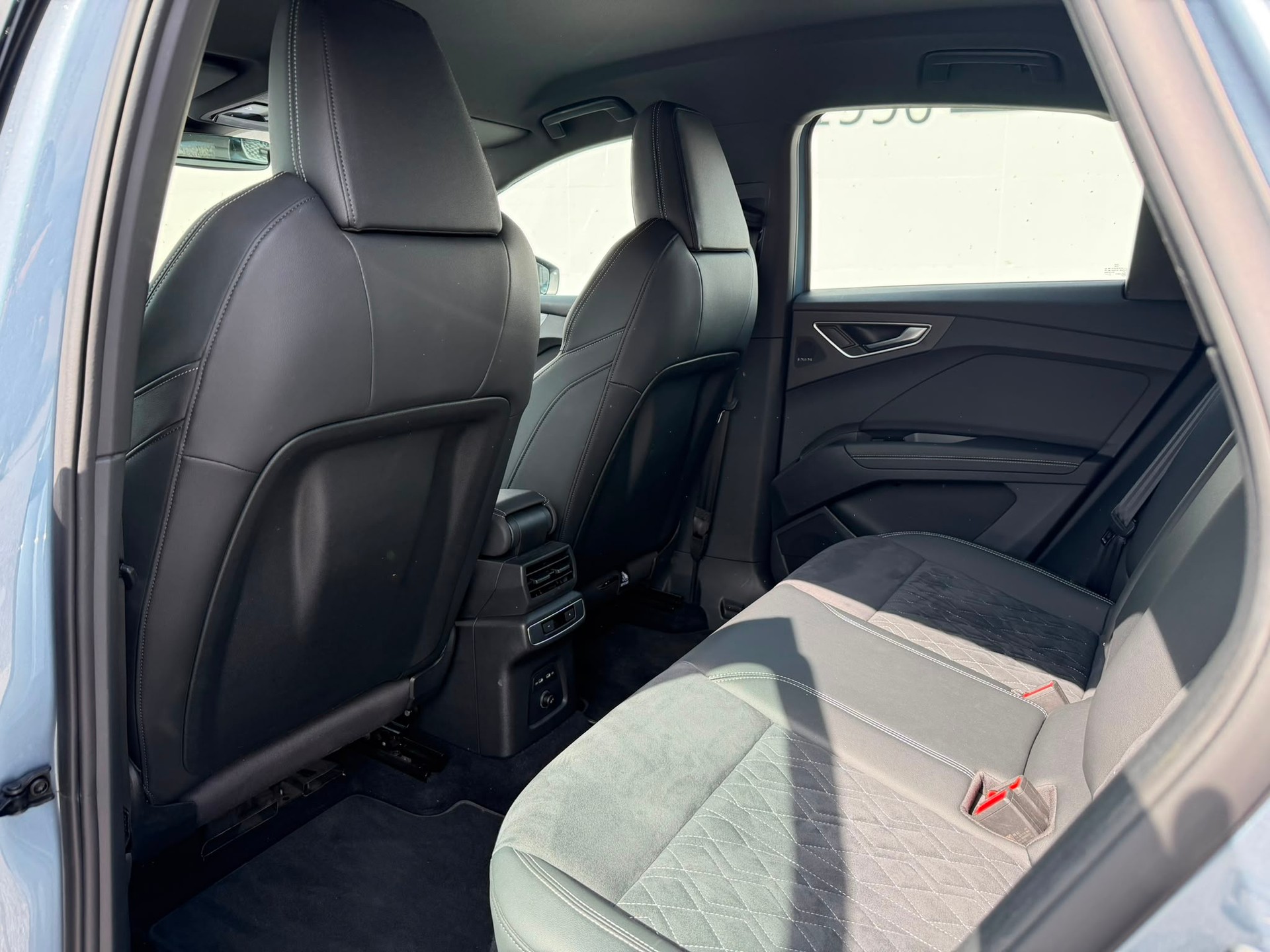 AUDI Q4 Sportback e-tron 50 quattro-image-9
