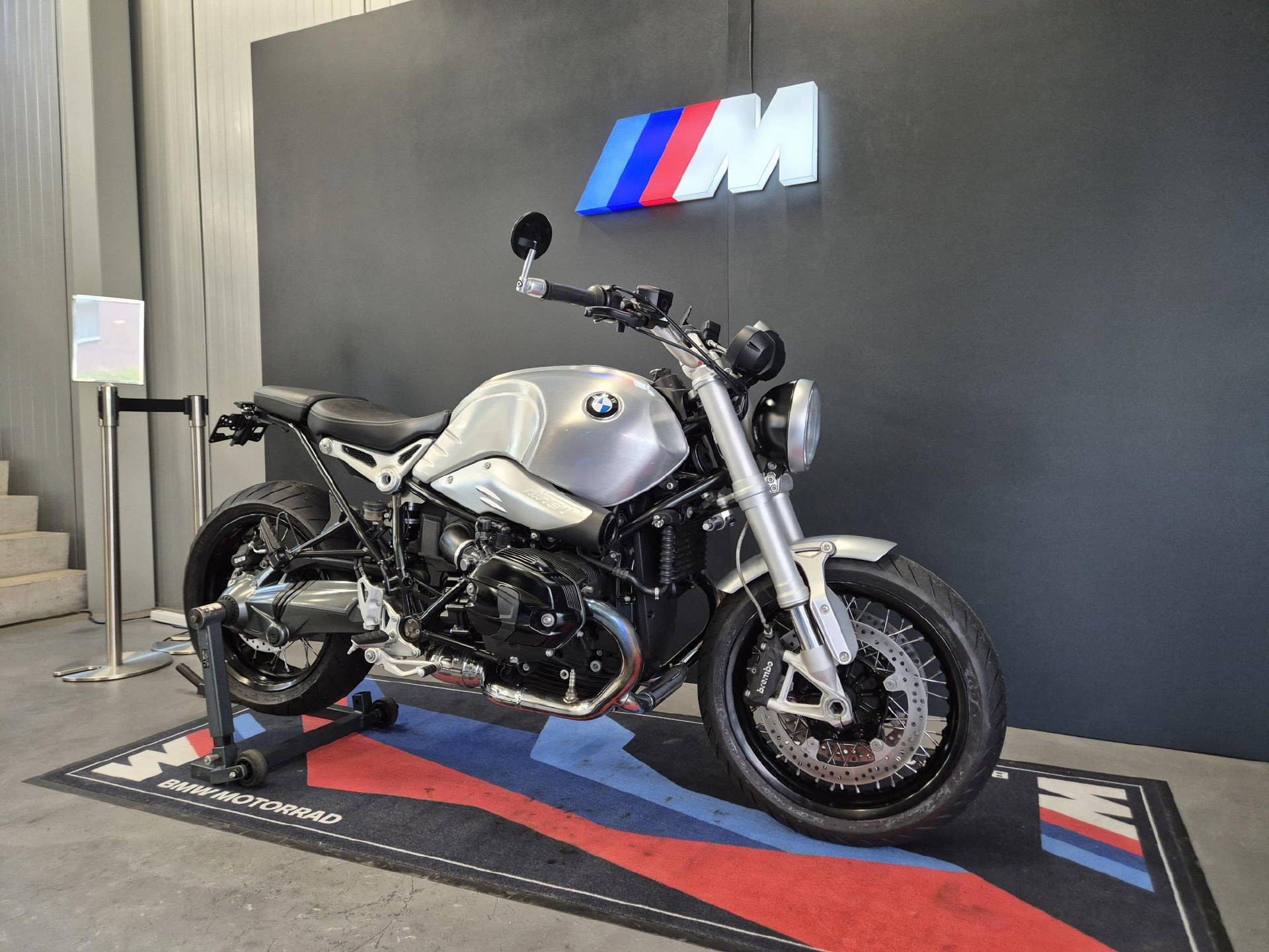 BMW R nineT-showroom-element-2