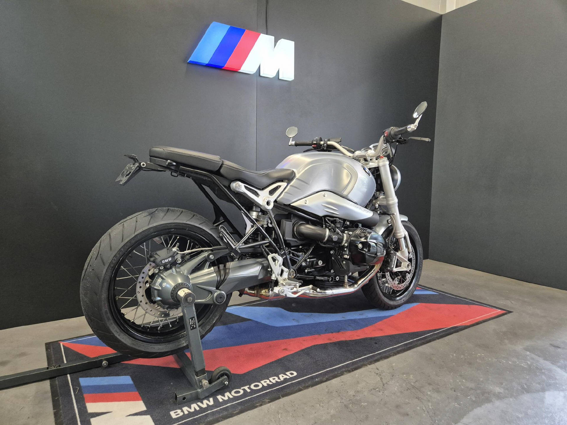 BMW R nineT-showroom-element-1