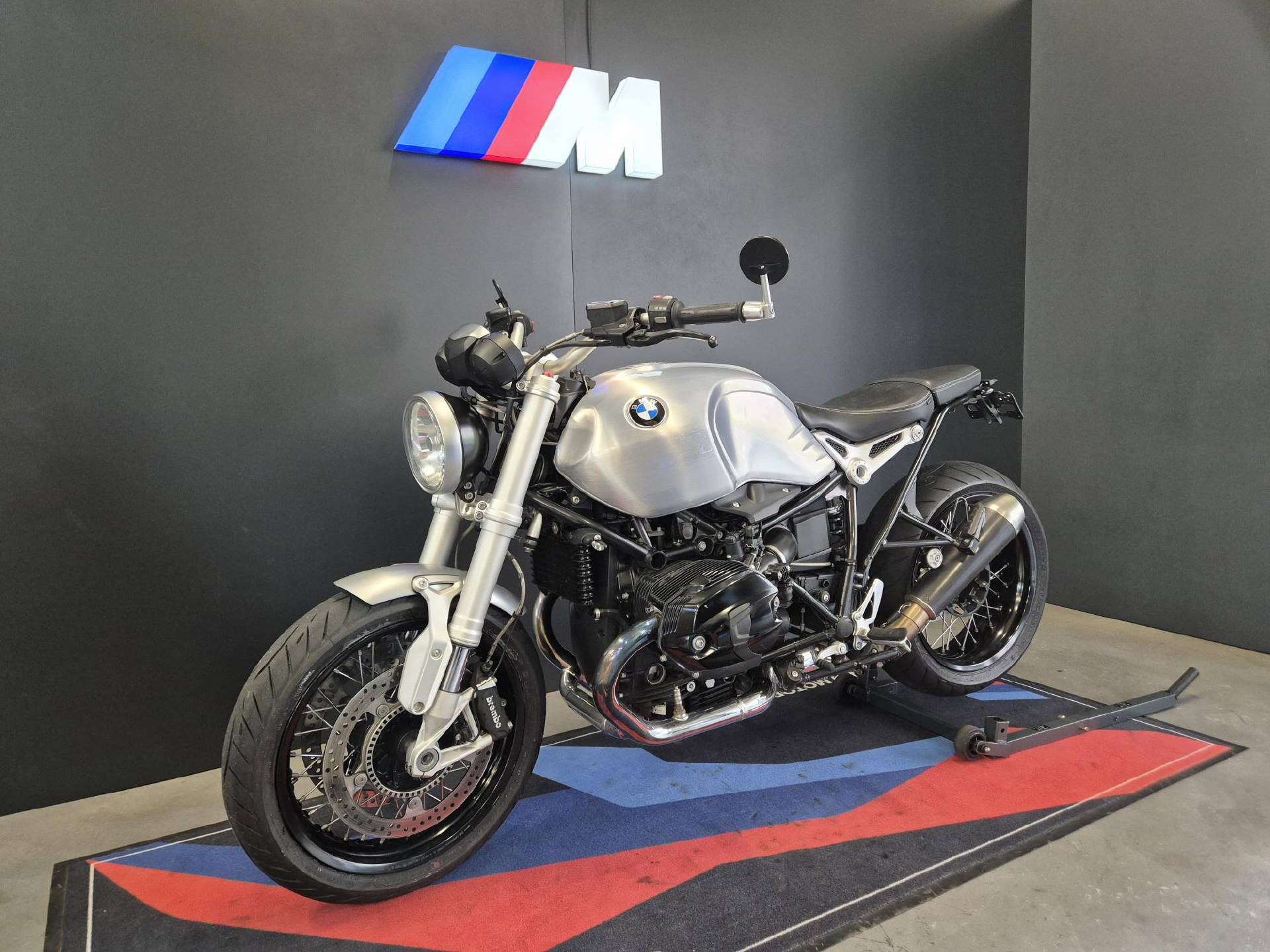 BMW R nineT-showroom-element-3