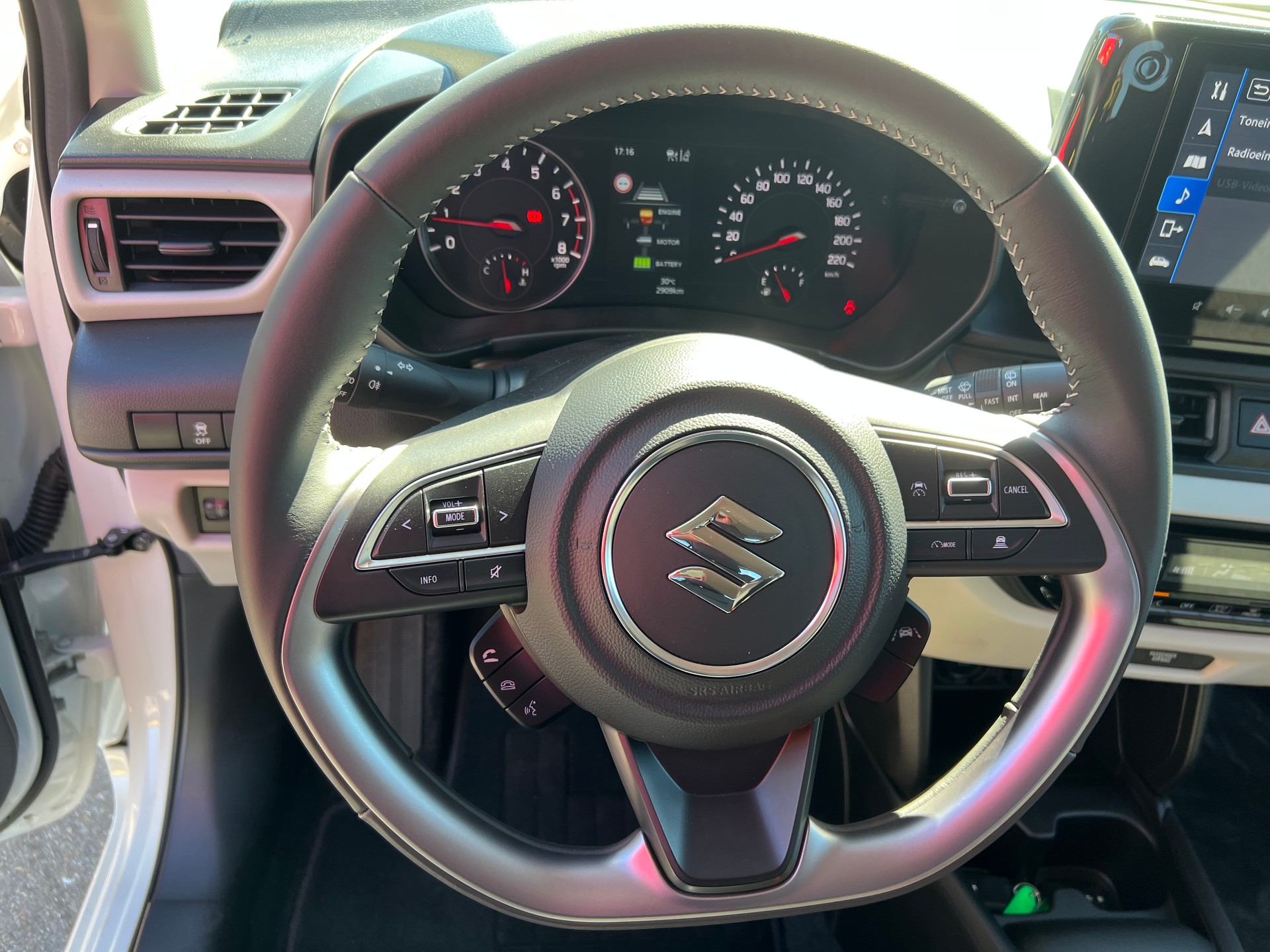 SUZUKI Swift 1.2 Tradizio Top Hybrid 4x4-image-11