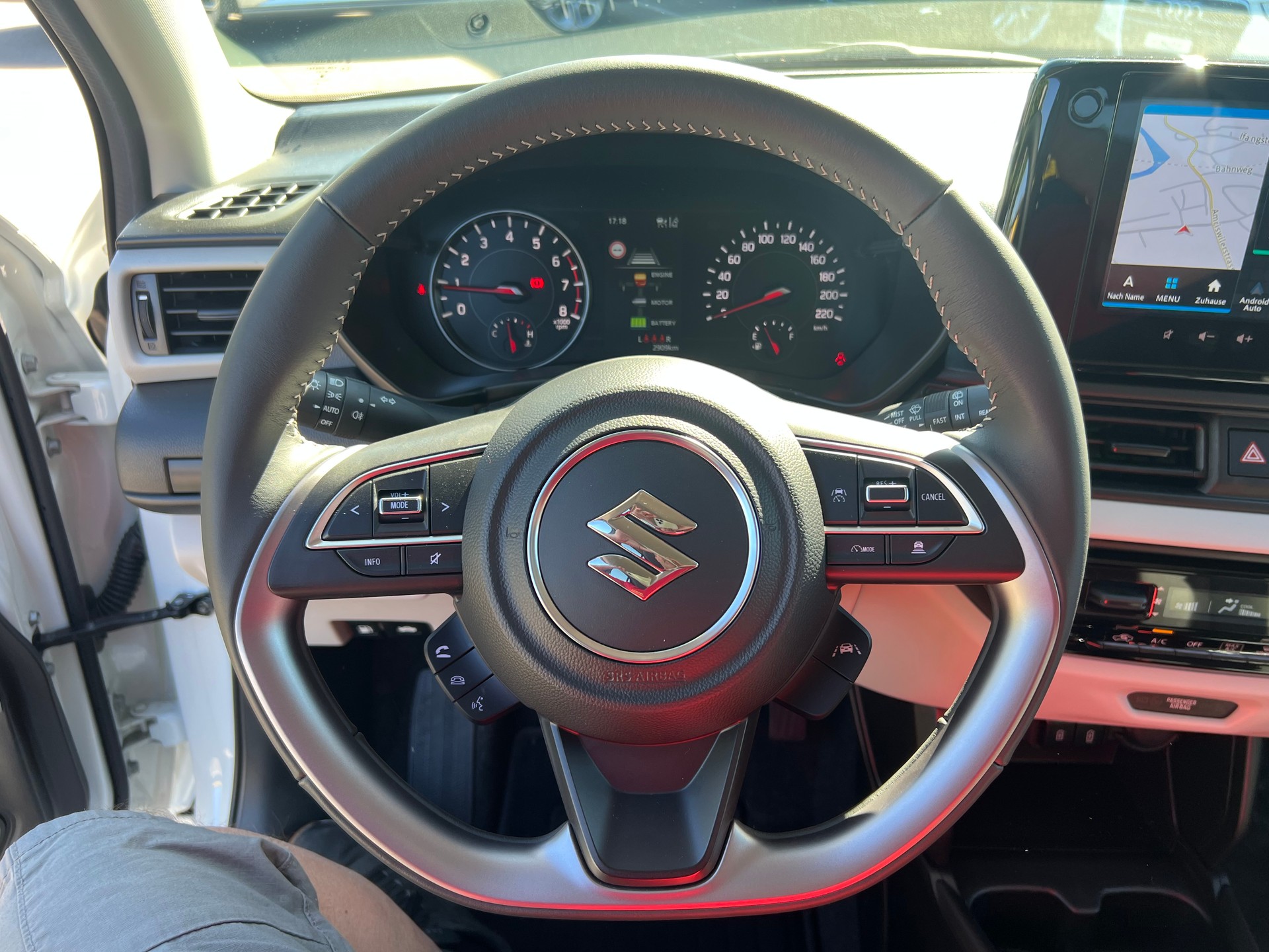 SUZUKI Swift 1.2 Tradizio Top Hybrid 4x4-image-23