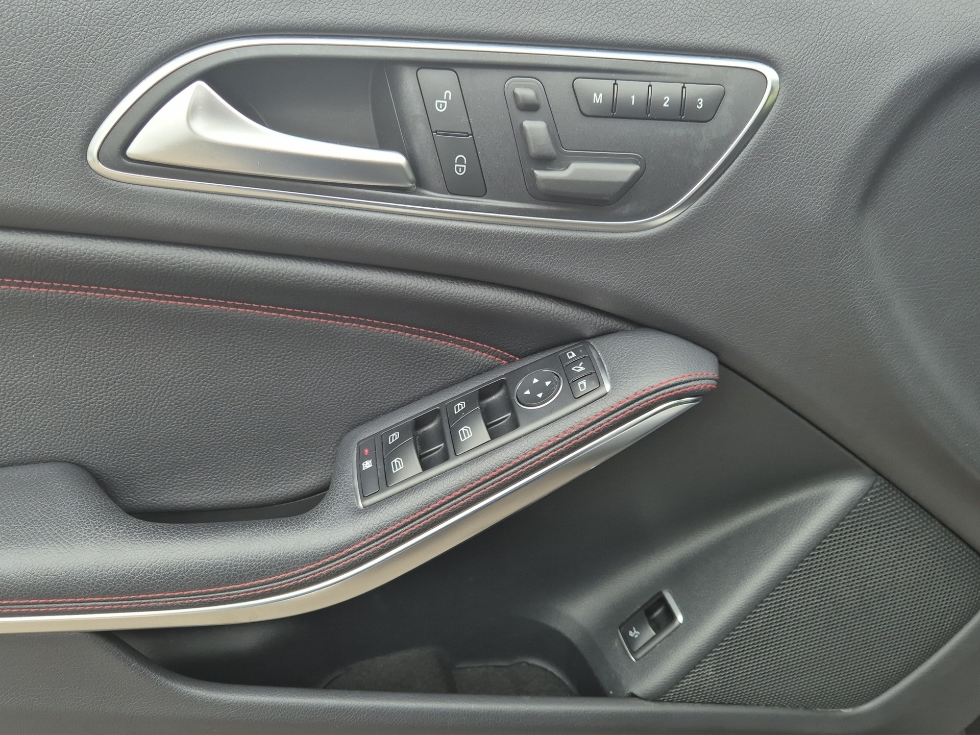 MERCEDES-BENZ GLA 45 AMG 4Matic 7G-DCT-image-12