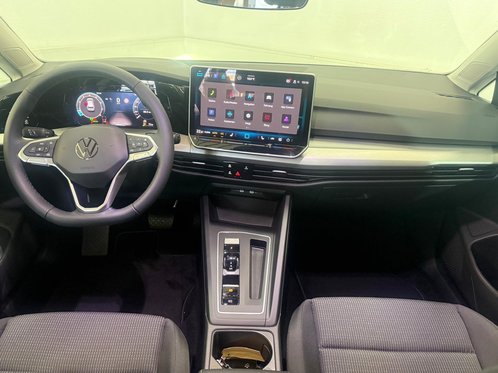 VW Golf 1.5 e TSI mHEV Value DSG-image-7