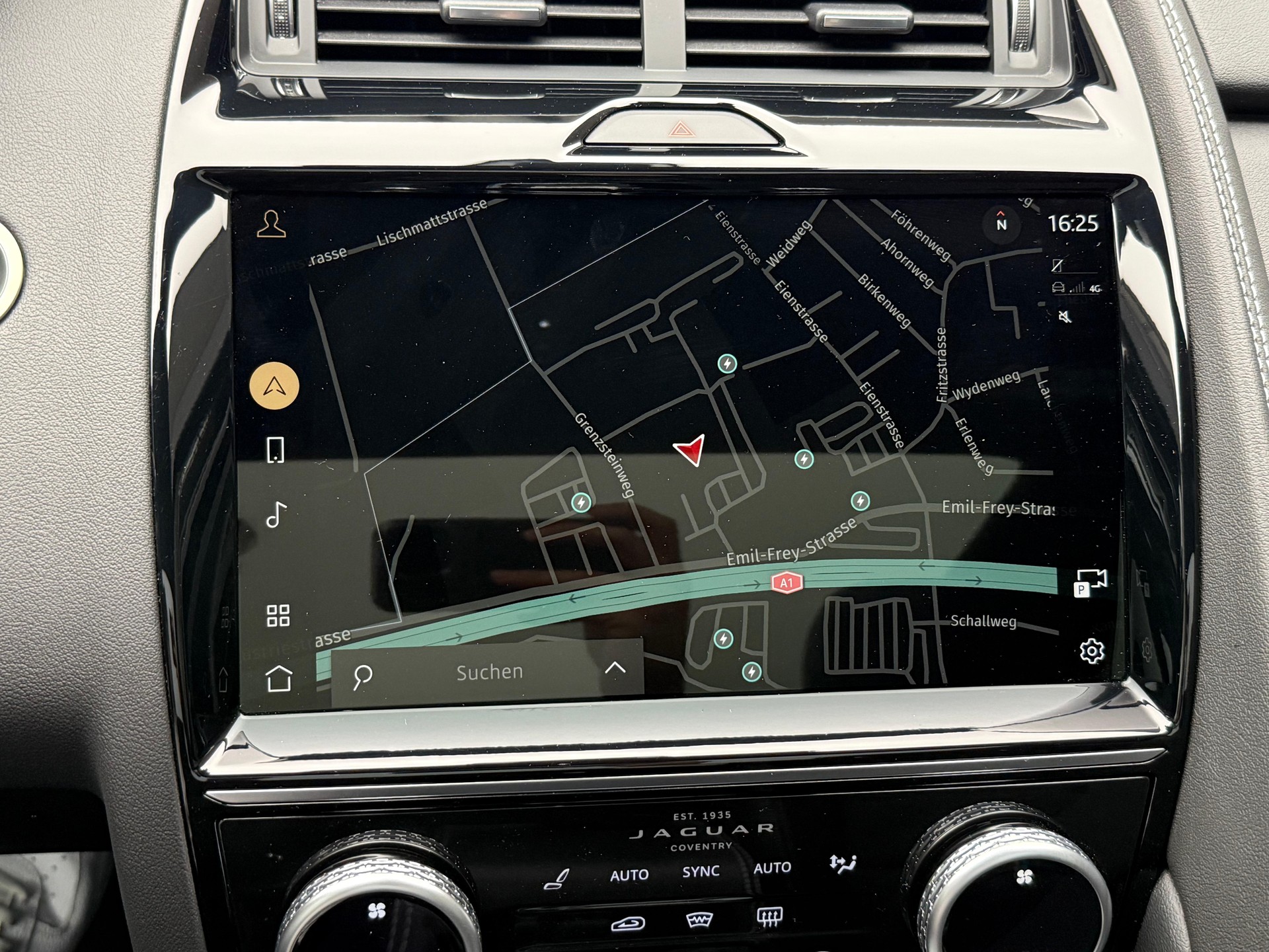 JAGUAR E-Pace 1.5 T 300e R-Dynamic SE AWD-image-13
