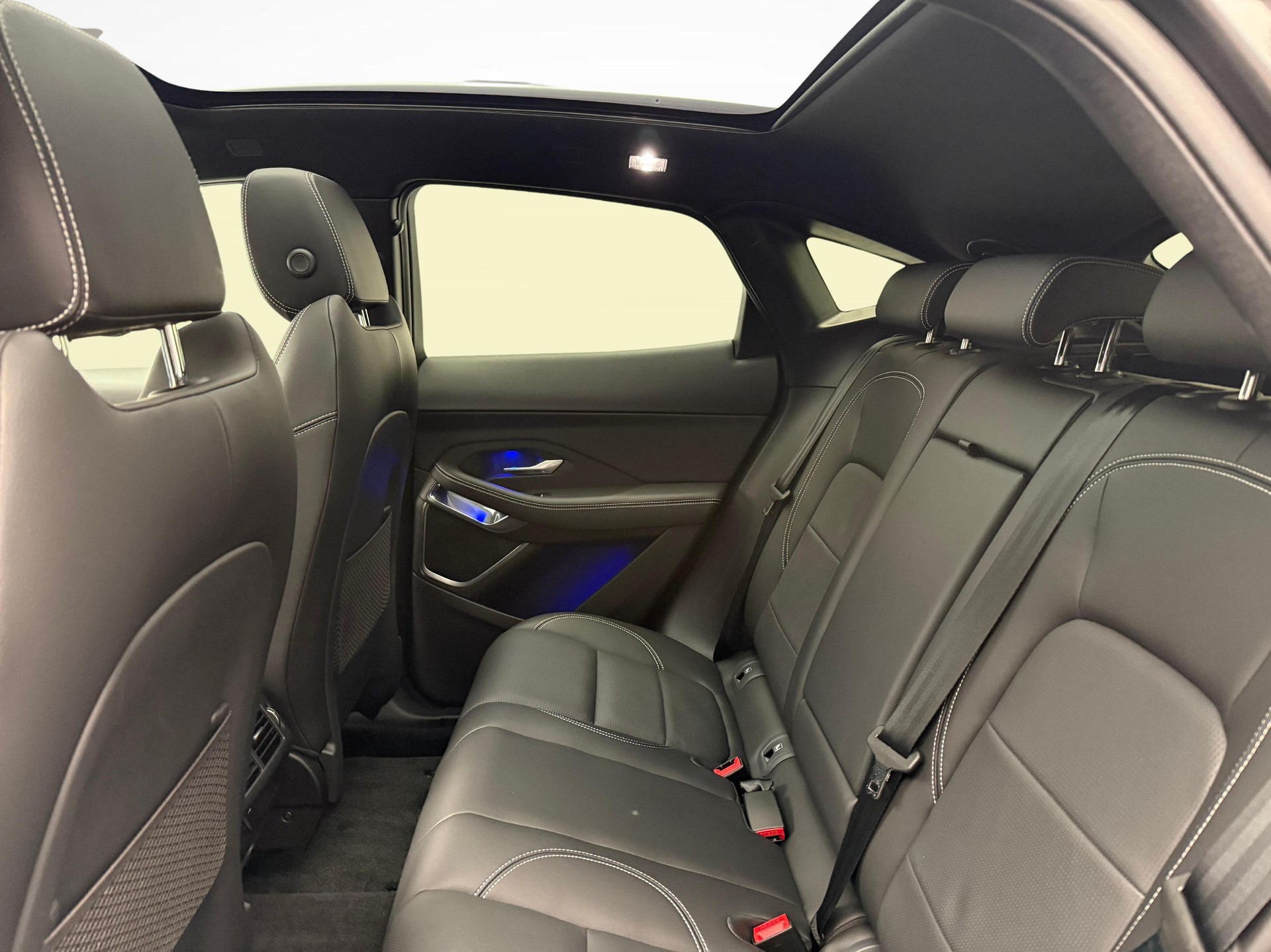JAGUAR E-Pace 1.5 T 300e R-Dynamic SE AWD-image-10