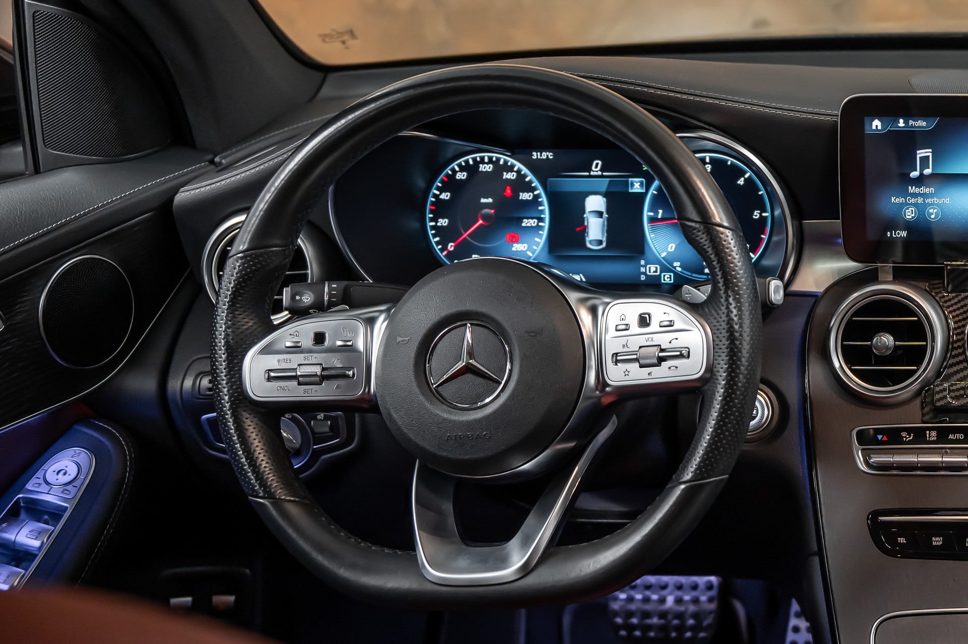 MERCEDES-BENZ GLC Coupé 300 d AMG Line 4Matic 9G-Tronic *Panorama*Leder*Head-Up*360°*-image-17