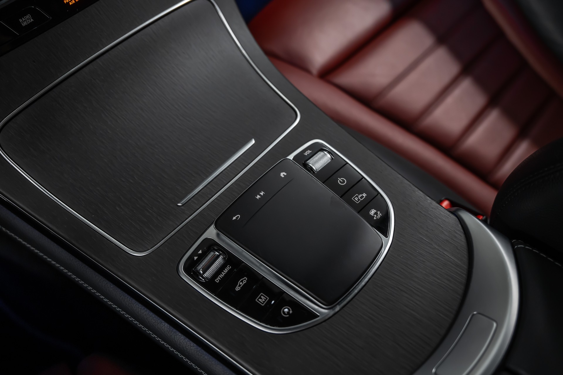 MERCEDES-BENZ GLC Coupé 300 d AMG Line 4Matic 9G-Tronic *Panorama*Leder*Head-Up*360°*-image-24