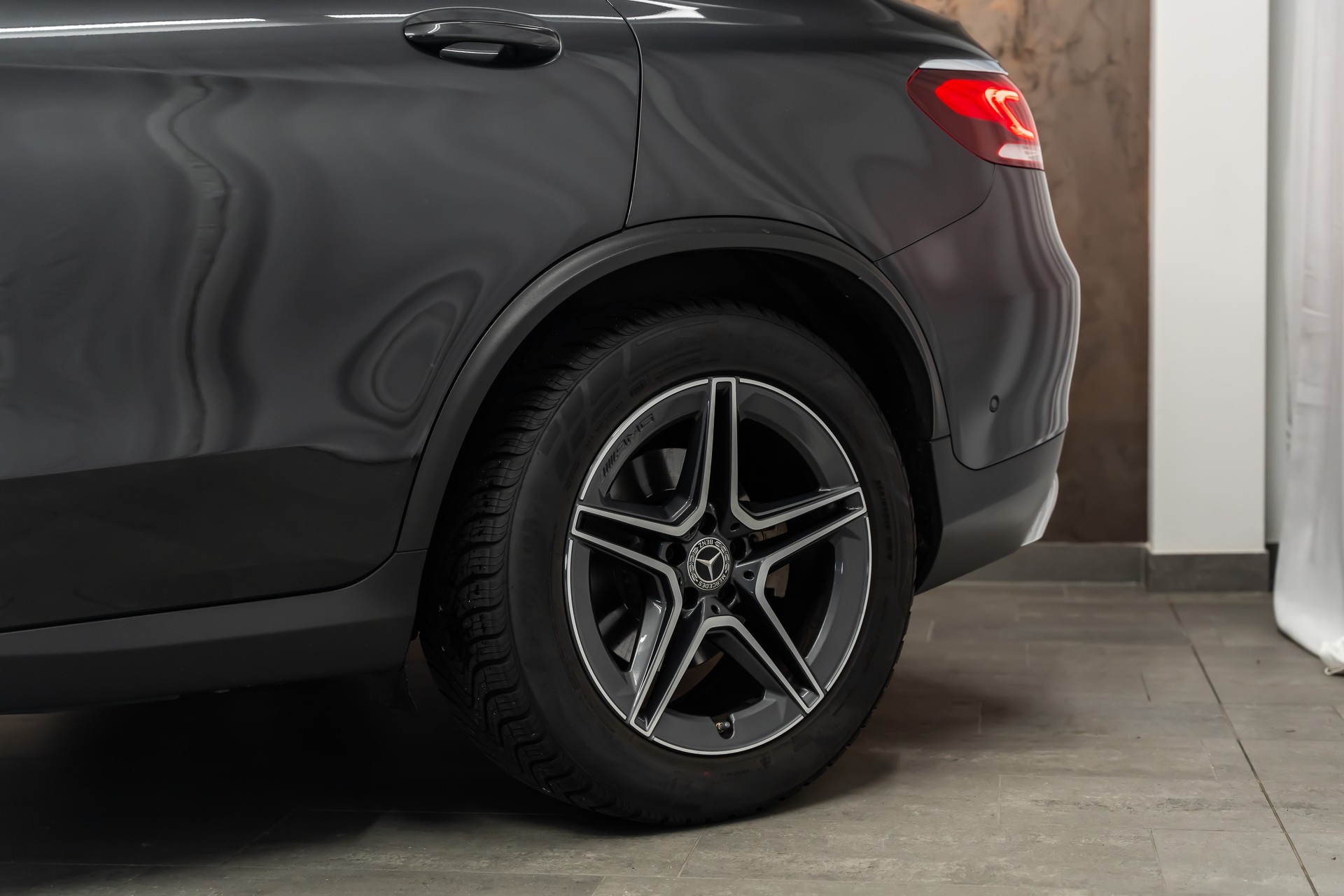 MERCEDES-BENZ GLC Coupé 300 d AMG Line 4Matic 9G-Tronic *Panorama*Leder*Head-Up*360°*-image-4