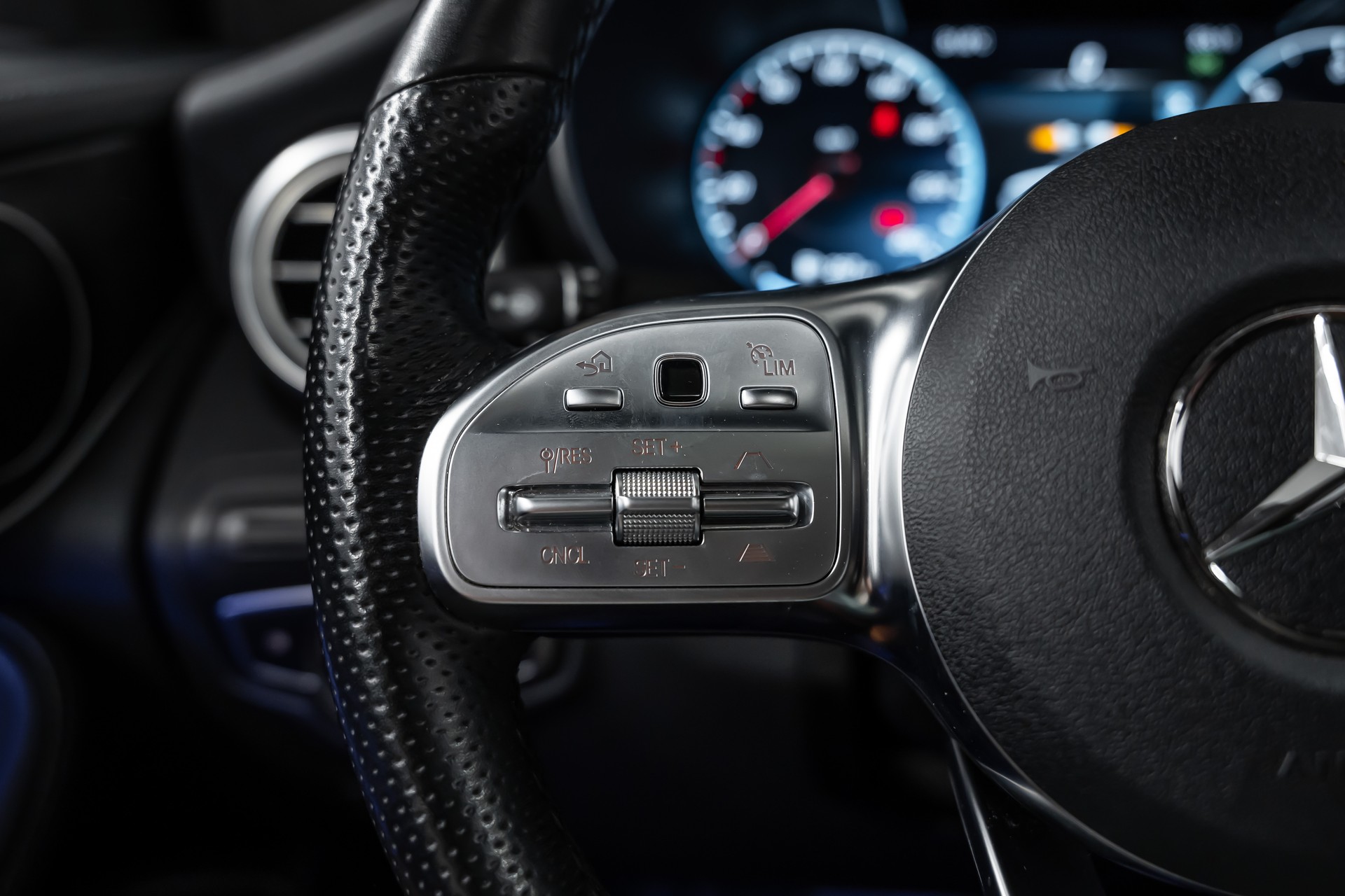 MERCEDES-BENZ GLC Coupé 300 d AMG Line 4Matic 9G-Tronic *Panorama*Leder*Head-Up*360°*-image-19