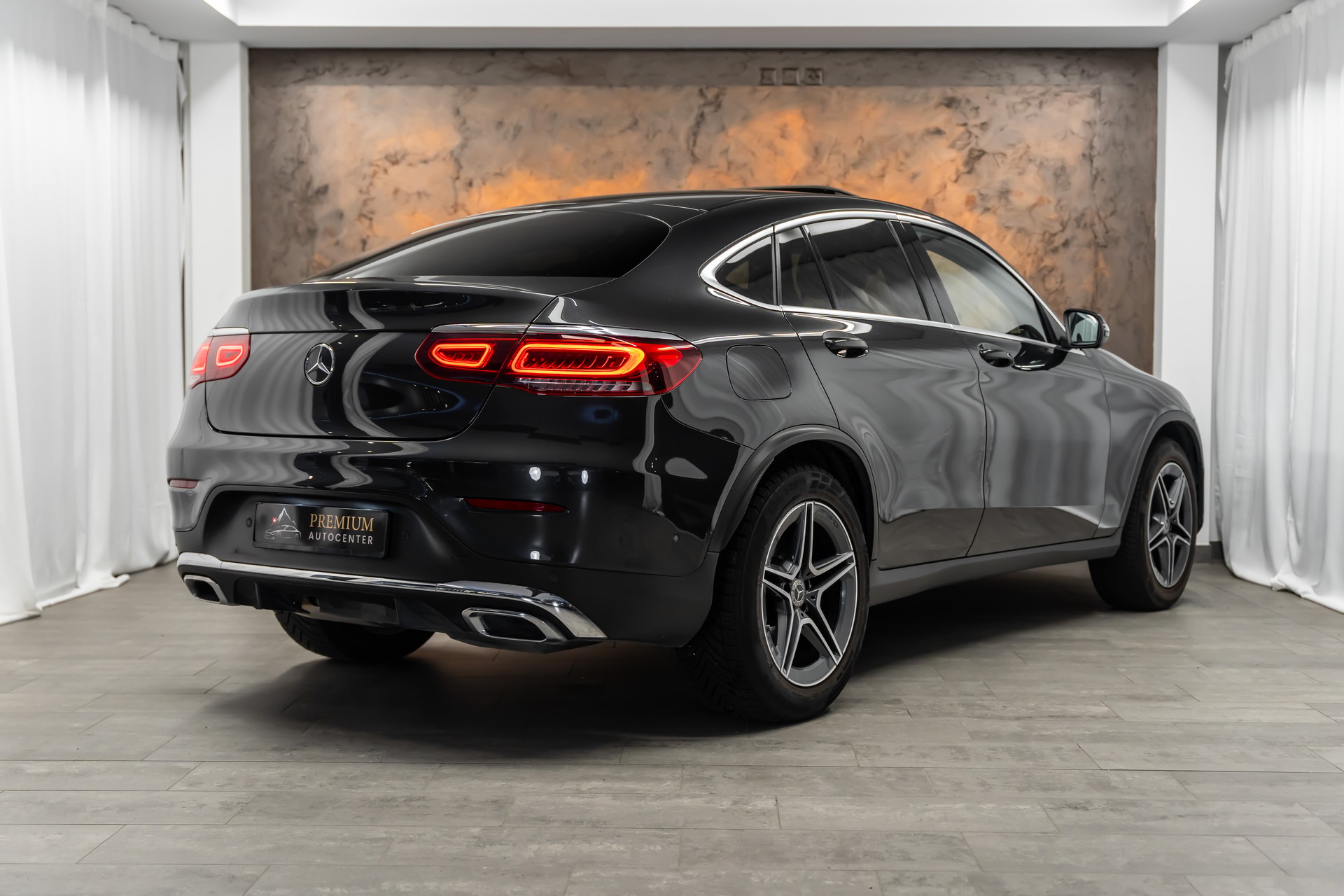 MERCEDES-BENZ GLC Coupé 300 d AMG Line 4Matic 9G-Tronic *Panorama*Leder*Head-Up*360°*-image-5