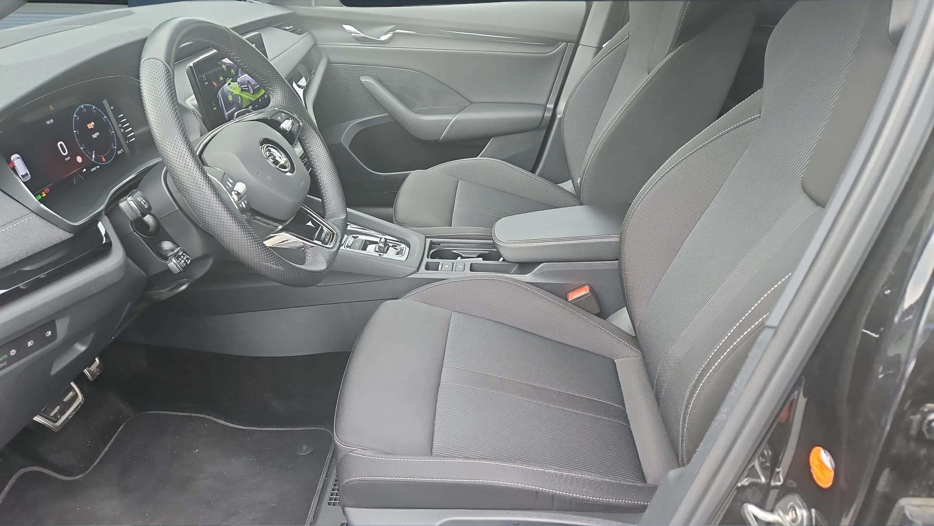 SKODA Octavia Combi 2.0 TSI SportLine DSG 4x4 190PS mit AHK-Vorbereitung & Head-Up Display-image-10