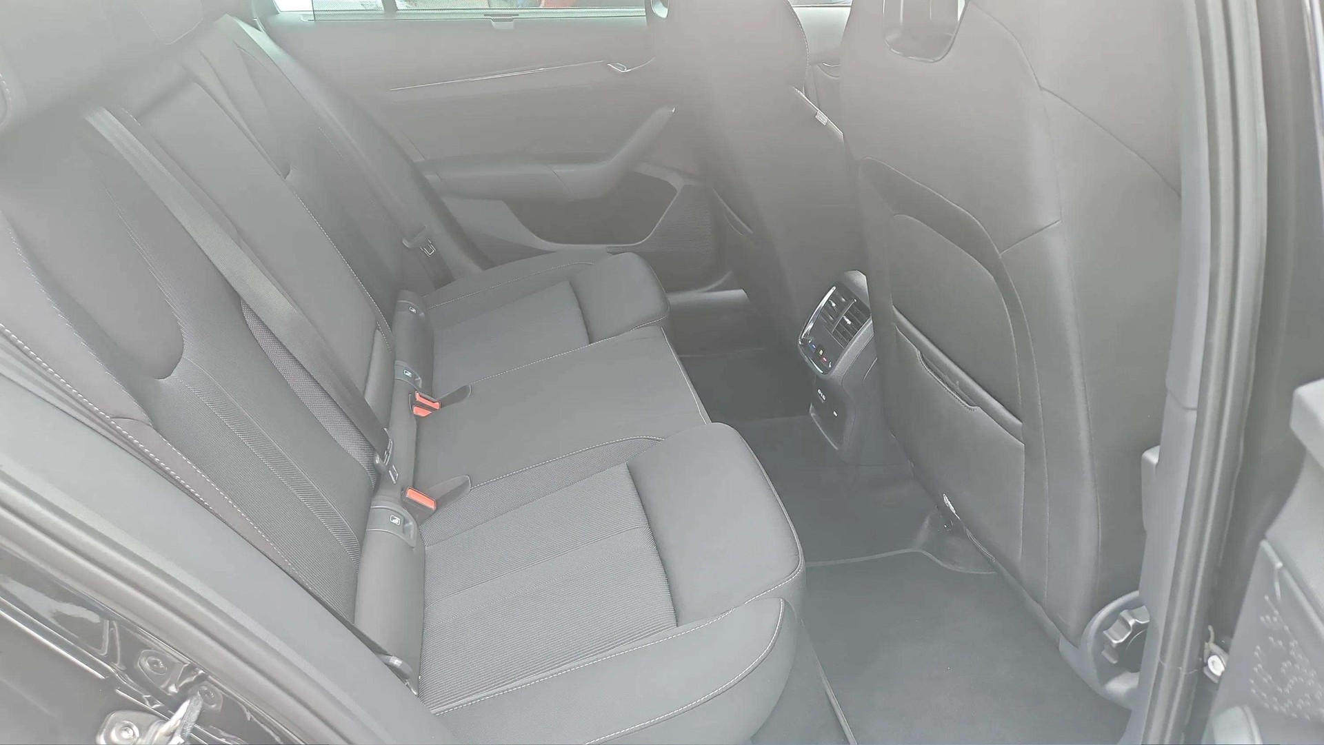 SKODA Octavia Combi 2.0 TSI SportLine DSG 4x4 190PS mit AHK-Vorbereitung & Head-Up Display-image-12