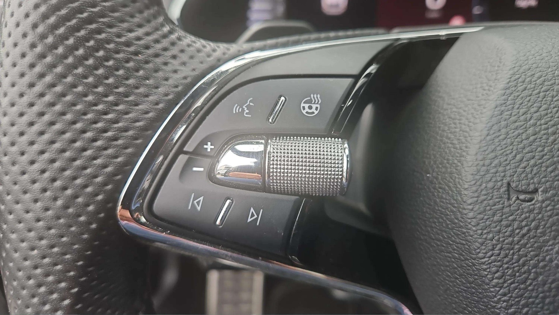 SKODA Octavia Combi 2.0 TSI SportLine DSG 4x4 190PS mit AHK-Vorbereitung & Head-Up Display-image-23