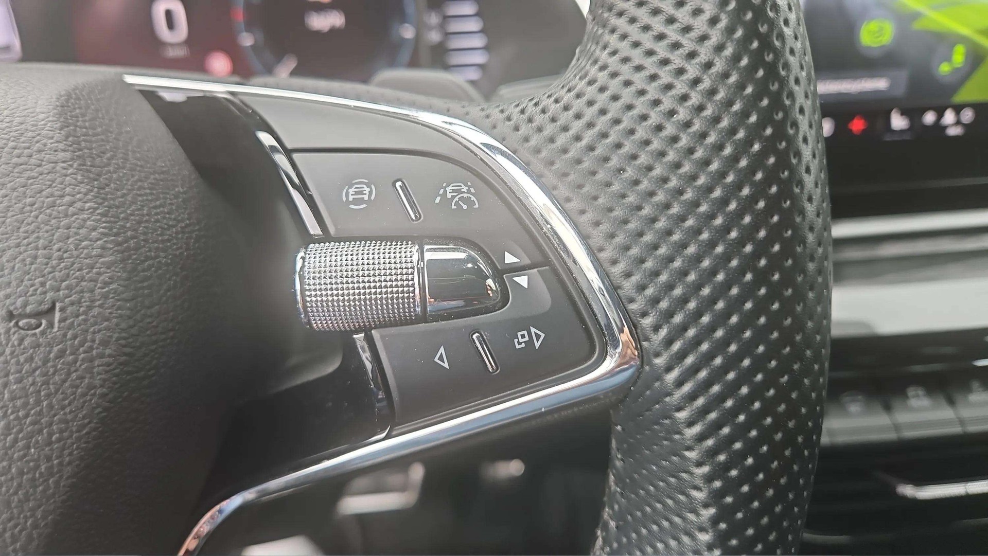 SKODA Octavia Combi 2.0 TSI SportLine DSG 4x4 190PS mit AHK-Vorbereitung & Head-Up Display-image-24