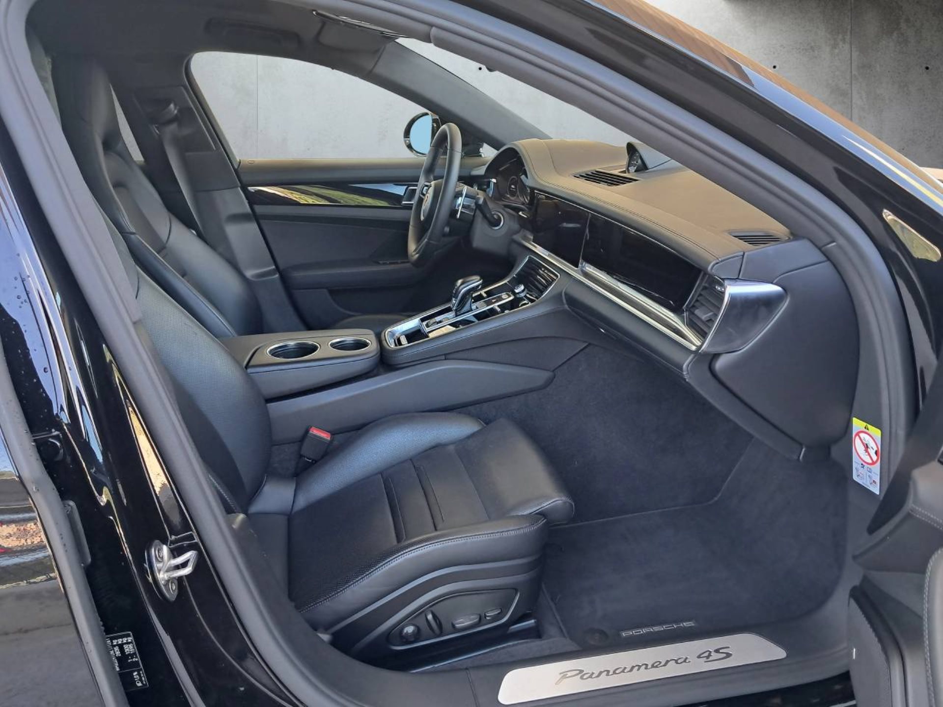 PORSCHE Panamera 4S E-Hybrid Sport Turismo (MY22)-image-13