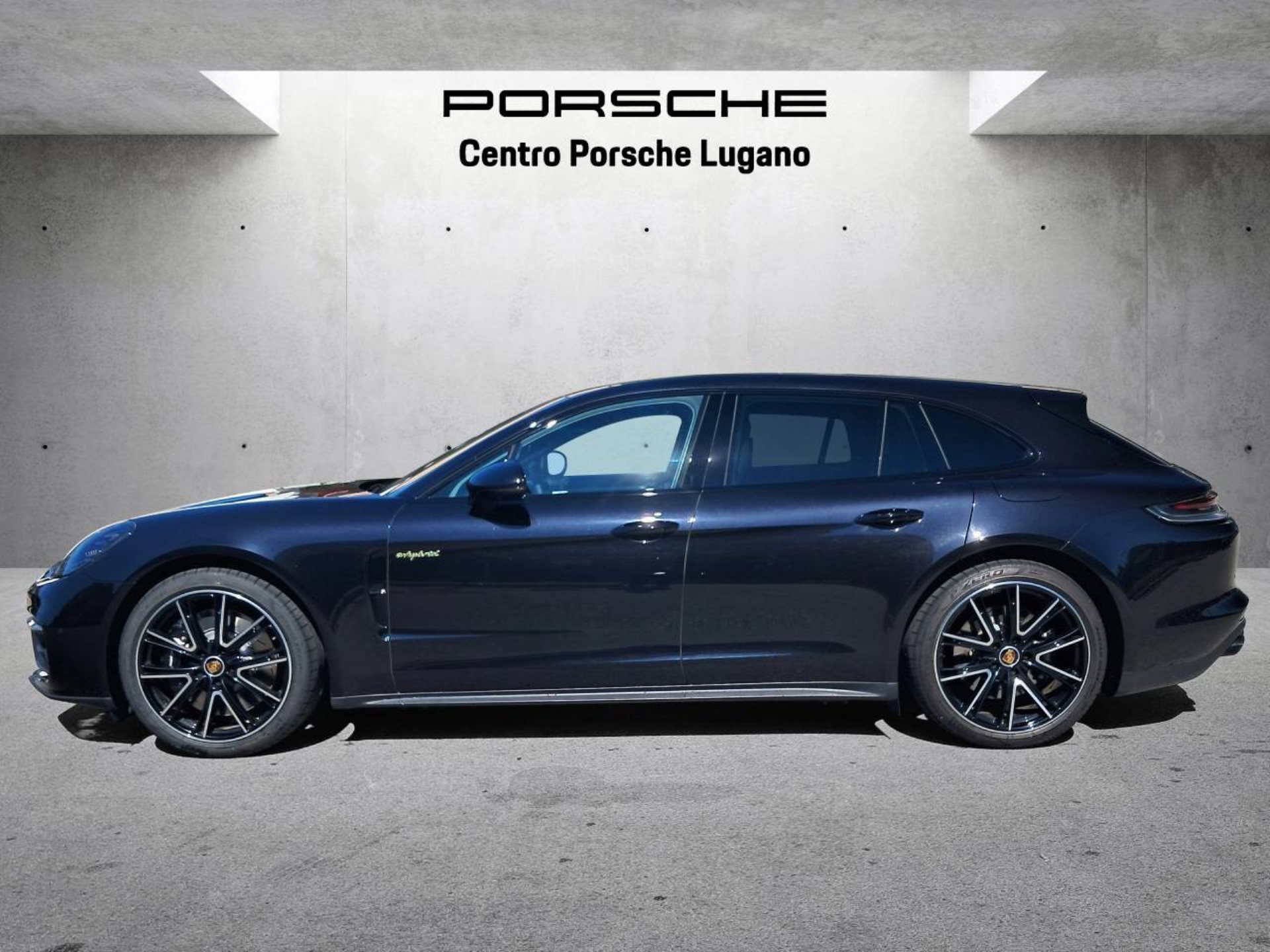 PORSCHE Panamera 4S E-Hybrid Sport Turismo (MY22)-image-1
