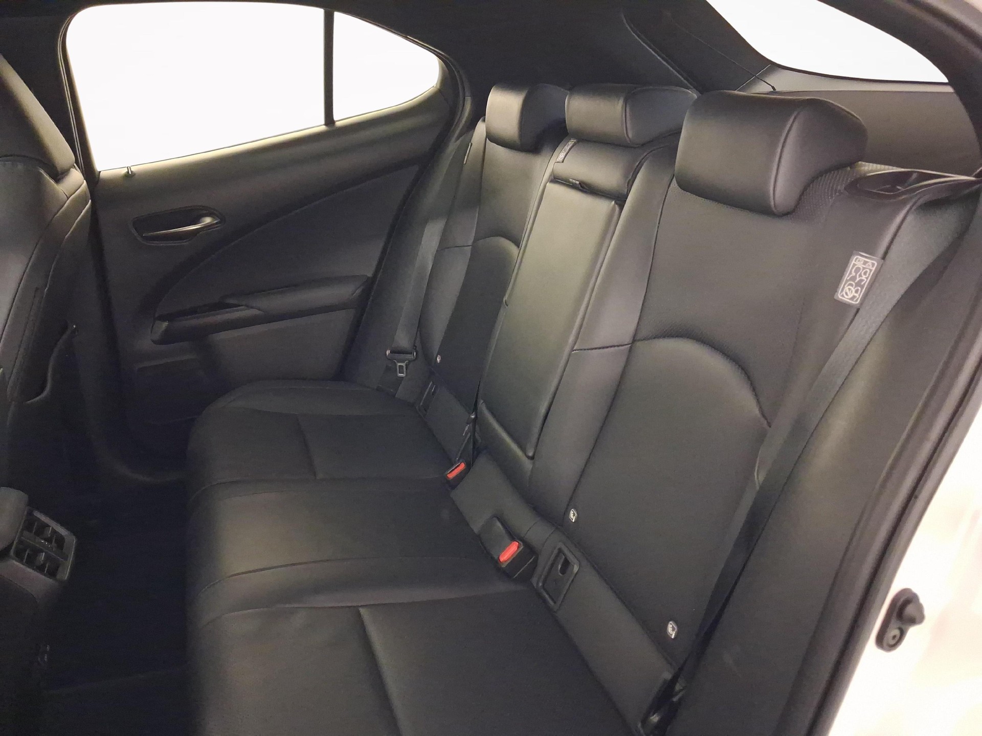 LEXUS UX 250h Excellence-image-10