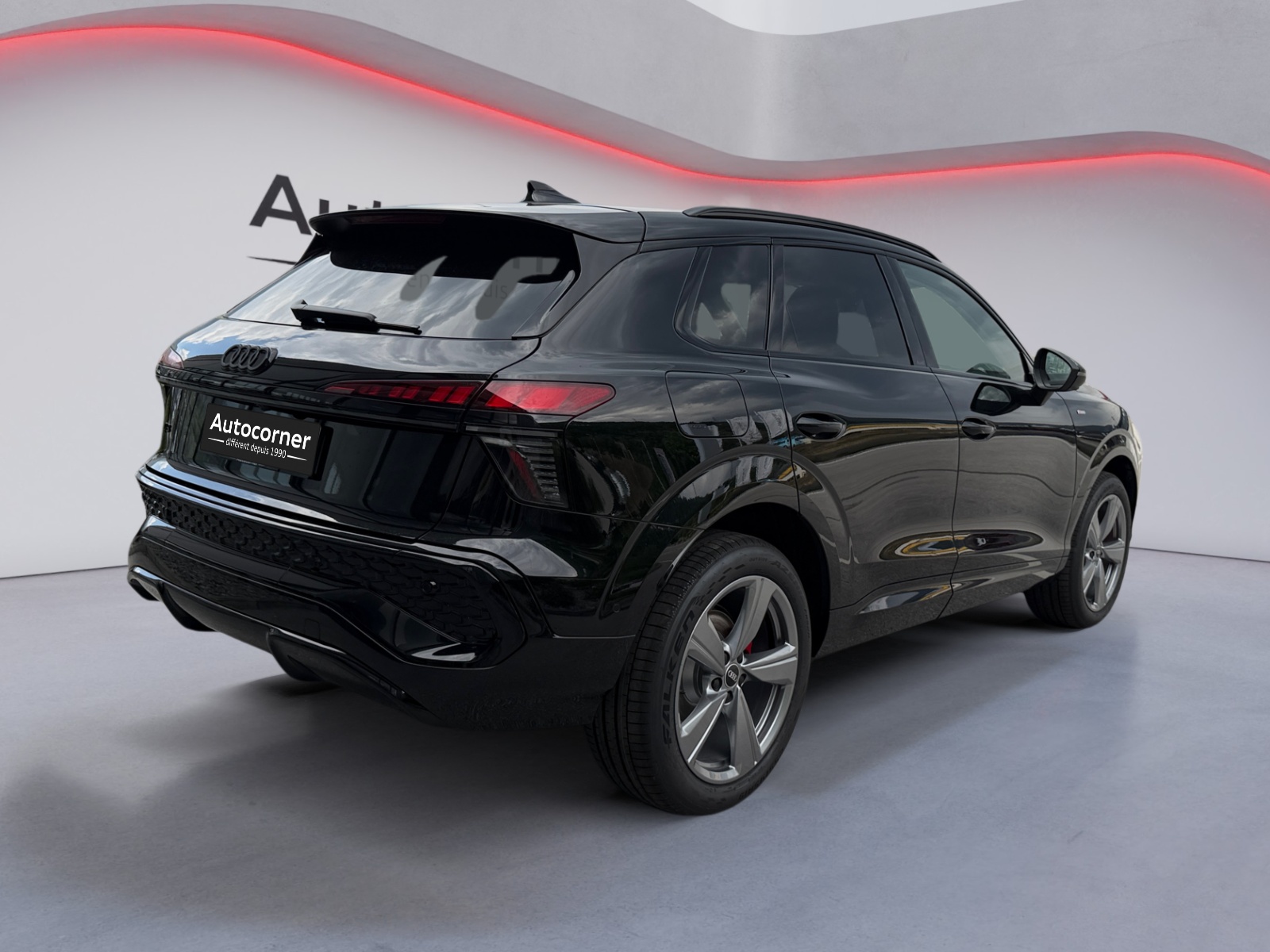 AUDI Q3 SUV 110 kW TFSI S tronic-image-4