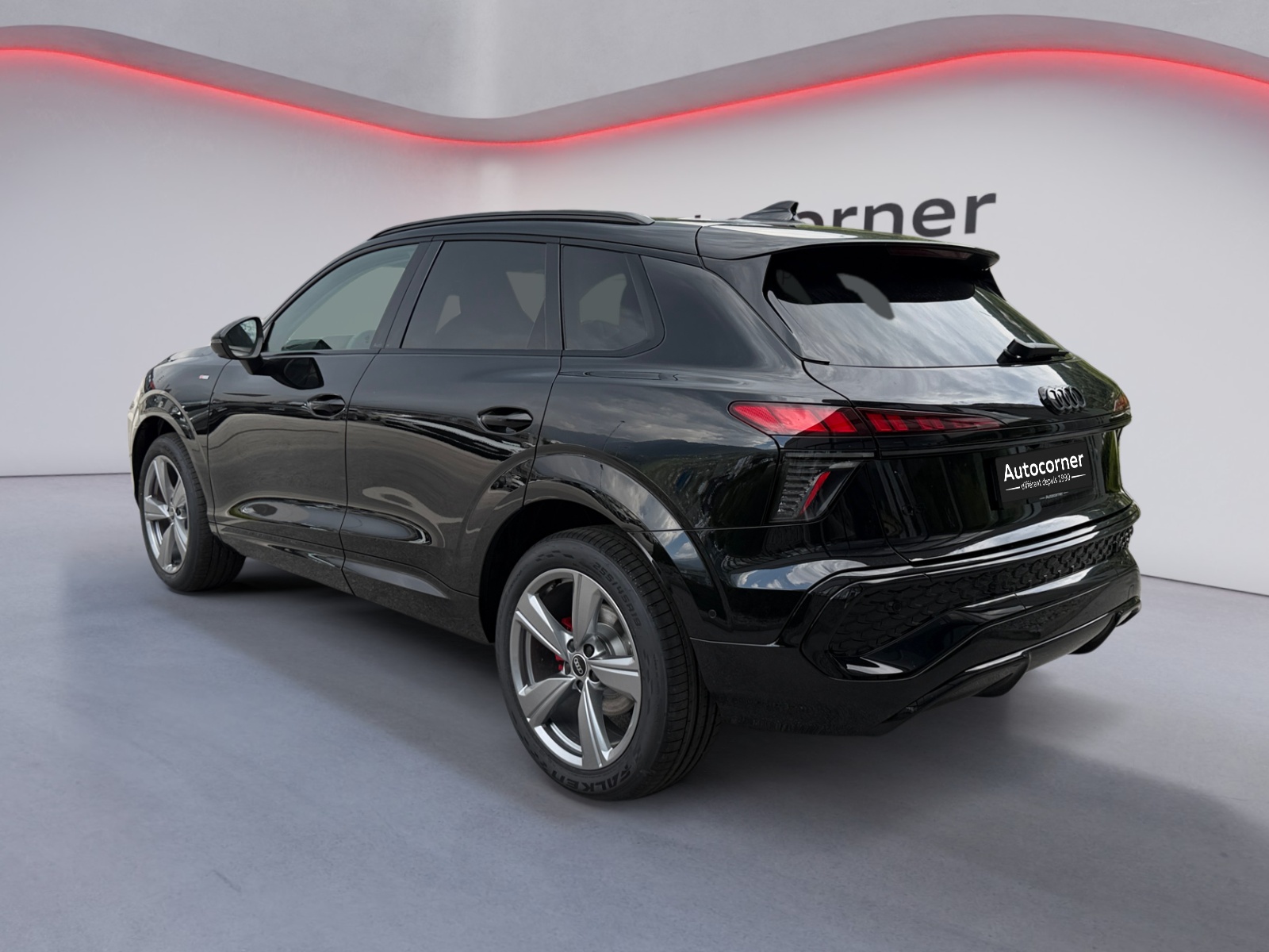 AUDI Q3 SUV 110 kW TFSI S tronic-image-2
