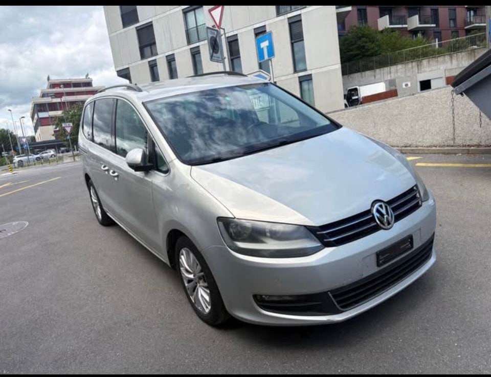 VW Sharan 2.0 TDI BlueMotion Technology Trendline DSG-image-2