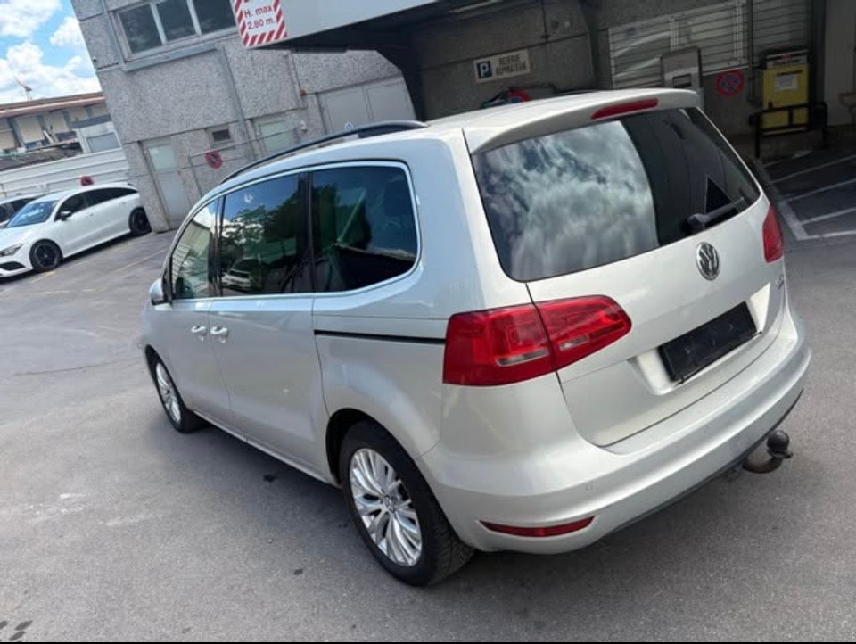 VW Sharan 2.0 TDI BlueMotion Technology Trendline DSG-image-5