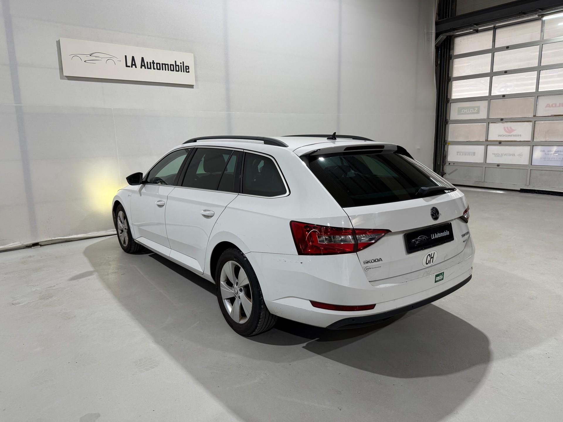 SKODA Superb Combi 2.0 TDi Ambition 4x4 DSG-image-8