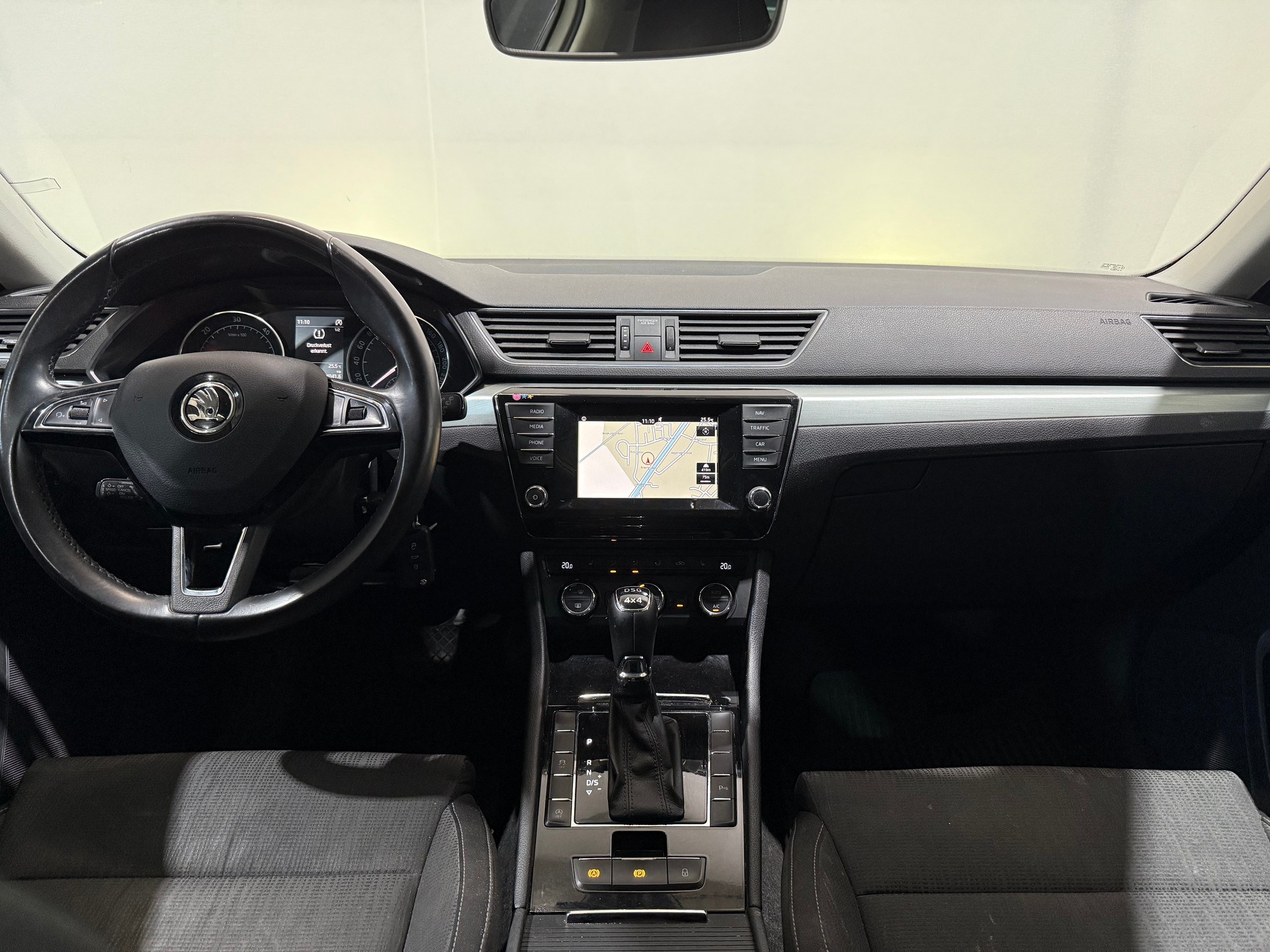 SKODA Superb Combi 2.0 TDi Ambition 4x4 DSG-image-10